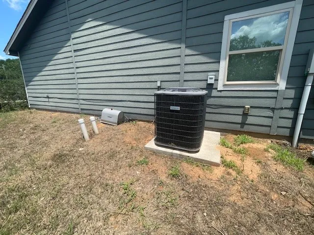 Single Family Residence For Sale in Hood County , 1816 Hidden Valley Road, Granbury, Texas 76049, 3 Bedroom, 2 Bathroom, 2 Garage spaces, 1,790 Sqft, built in 2021, mls#21285095, Real Estate Agent in Granbury, Homes For Sale in Hood county, Homes For Sale in Granbury, Realtor in Granbury Texas, Real Estate Brokerage Independent Realty Texas, Luminita Cordes Realtor