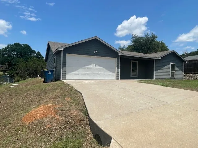 Single Family Residence For Sale in Hood County , 1816 Hidden Valley Road, Granbury, Texas 76049, 3 Bedroom, 2 Bathroom, 2 Garage spaces, 1,790 Sqft, built in 2021, mls#21285095, Real Estate Agent in Granbury, Homes For Sale in Hood county, Homes For Sale in Granbury, Realtor in Granbury Texas, Real Estate Brokerage Independent Realty Texas, Luminita Cordes Realtor