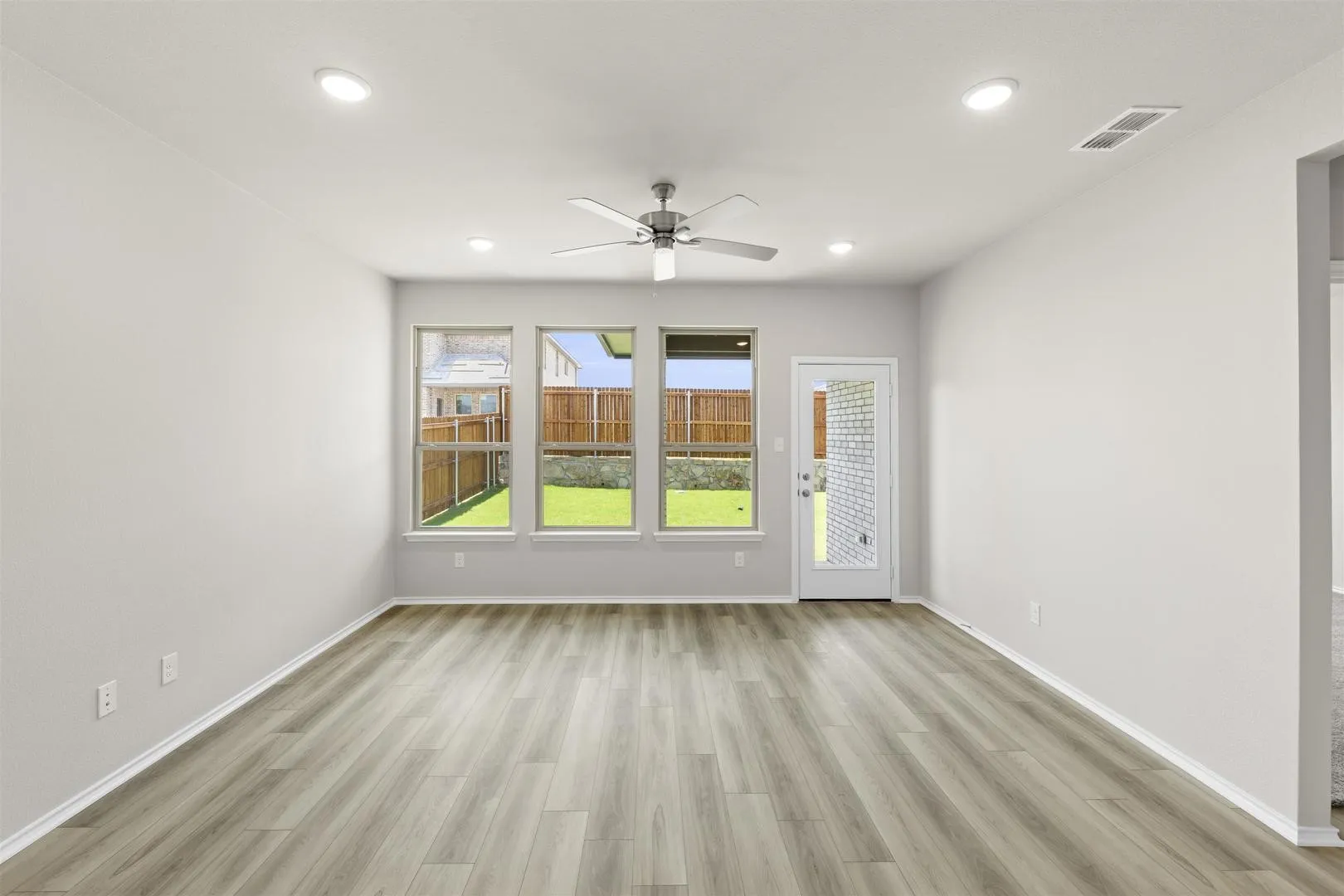 Single Family Residence For Sale in Collin County , 767 Gentle Bird Drive, Lavon, Texas 75166, 3 Bedroom, 2 Bathroom, 2 Garage spaces, 1,565 Sqft, built in 2025, mls#21285185, Real Estate Agent in Lavon, Homes For Sale in Collin county, Homes For Sale in Lavon, Realtor in Lavon Texas, Real Estate Brokerage Independent Realty Texas, Luminita Cordes Realtor