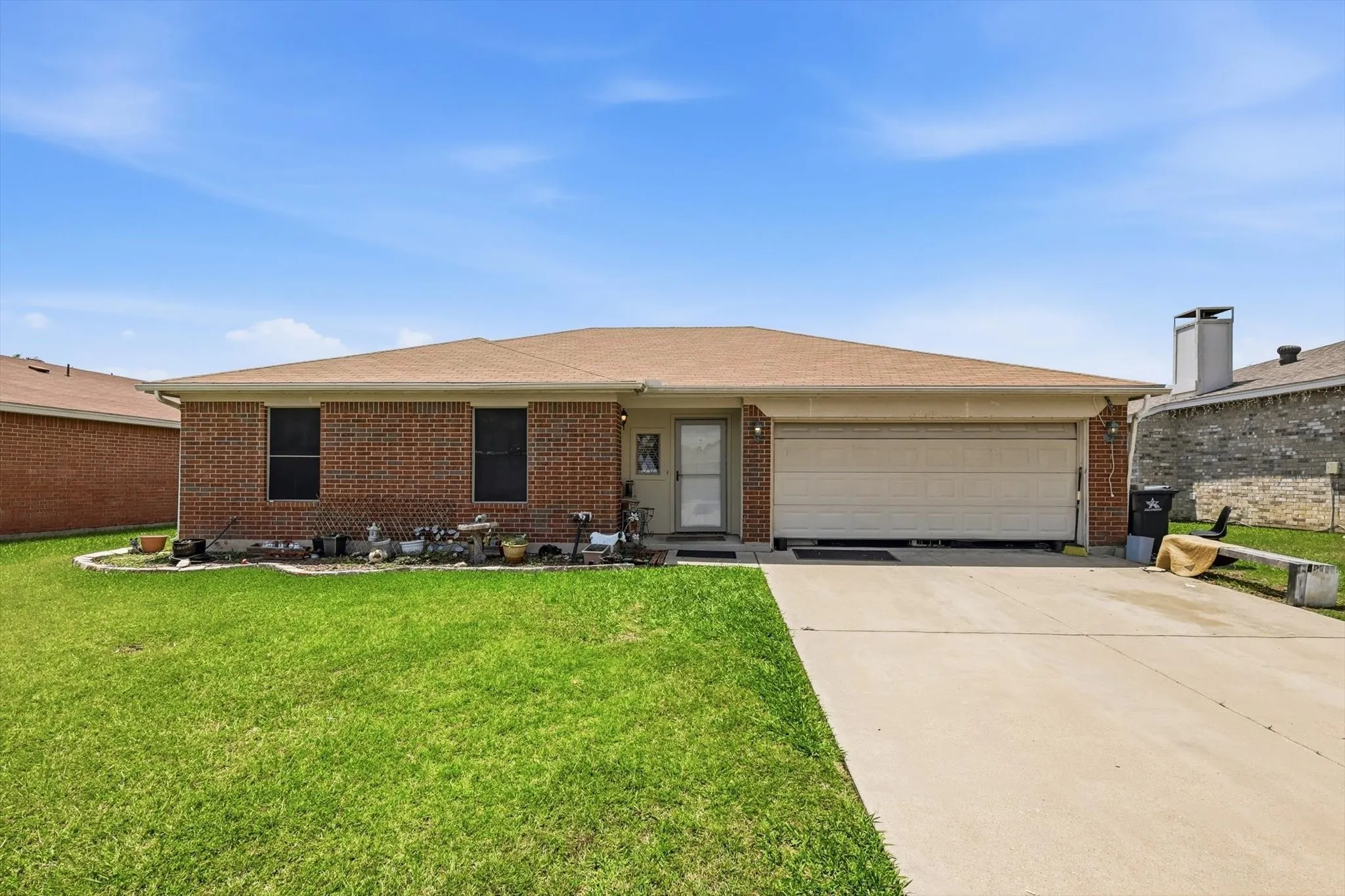 Single Family Residence For Sale in Tarrant County , 6406 Nicole Way, Arlington, Texas 76002, 3 Bedroom, 2 Bathroom, 2 Garage spaces, 1,431 Sqft, built in 1995, mls#21283050, Real Estate Agent in Arlington, Homes For Sale in Tarrant county, Homes For Sale in Arlington, Realtor in Arlington Texas, Real Estate Brokerage Independent Realty Texas, Luminita Cordes Realtor