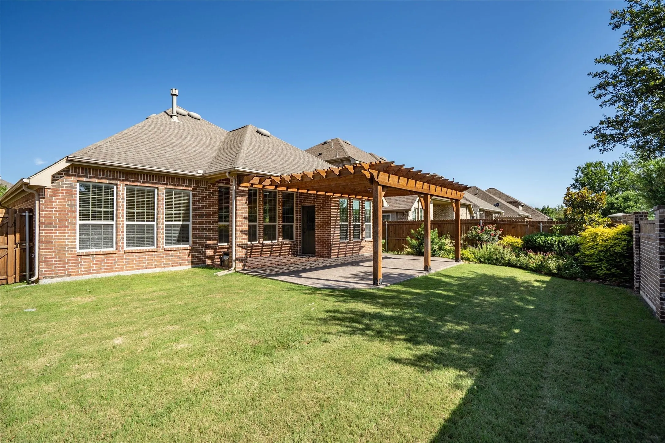 Single Family Residence For Sale in Tarrant County , 604 Satinwood Lane, Euless, Texas 76039, 3 Bedroom, 3 Bathroom, 2 Garage spaces, 2,040 Sqft, built in 2014, mls#21282802, Real Estate Agent in Euless, Homes For Sale in Tarrant county, Homes For Sale in Euless, Realtor in Euless Texas, Real Estate Brokerage Independent Realty Texas, Luminita Cordes Realtor