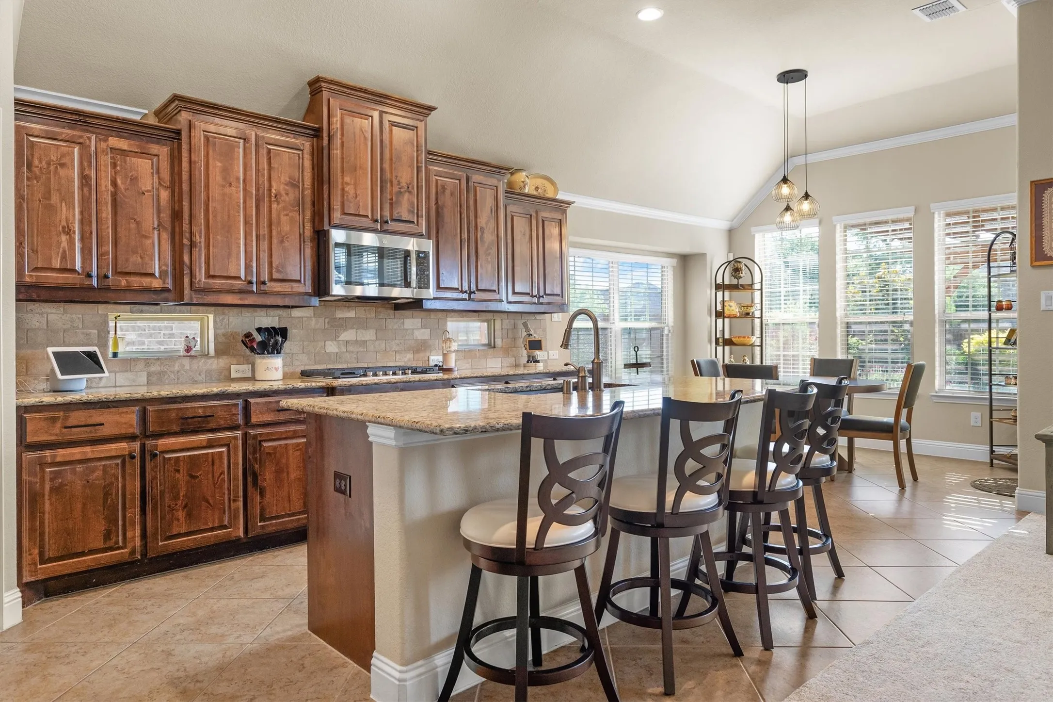 Single Family Residence For Sale in Tarrant County , 604 Satinwood Lane, Euless, Texas 76039, 3 Bedroom, 3 Bathroom, 2 Garage spaces, 2,040 Sqft, built in 2014, mls#21282802, Real Estate Agent in Euless, Homes For Sale in Tarrant county, Homes For Sale in Euless, Realtor in Euless Texas, Real Estate Brokerage Independent Realty Texas, Luminita Cordes Realtor