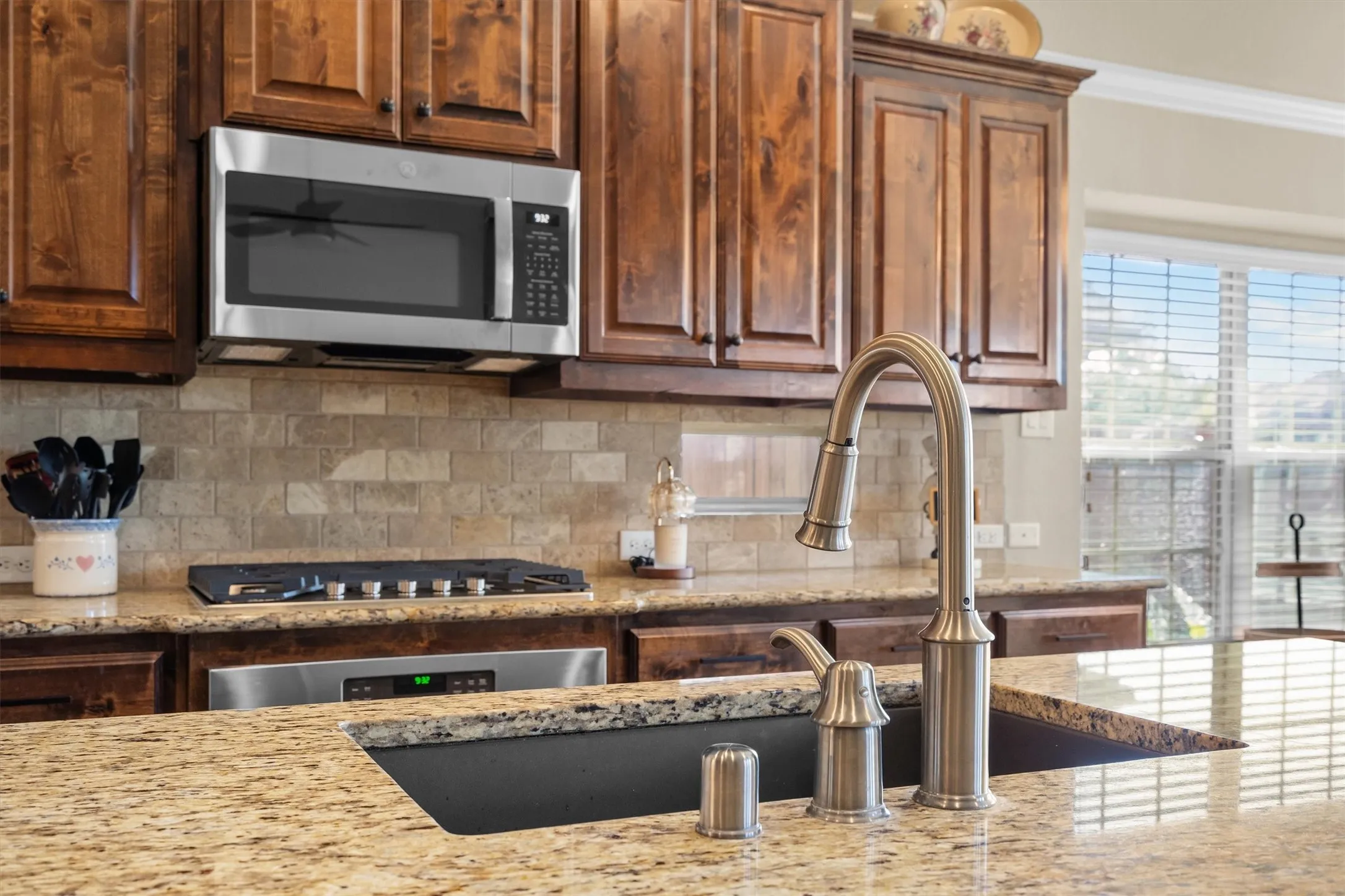 Single Family Residence For Sale in Tarrant County , 604 Satinwood Lane, Euless, Texas 76039, 3 Bedroom, 3 Bathroom, 2 Garage spaces, 2,040 Sqft, built in 2014, mls#21282802, Real Estate Agent in Euless, Homes For Sale in Tarrant county, Homes For Sale in Euless, Realtor in Euless Texas, Real Estate Brokerage Independent Realty Texas, Luminita Cordes Realtor