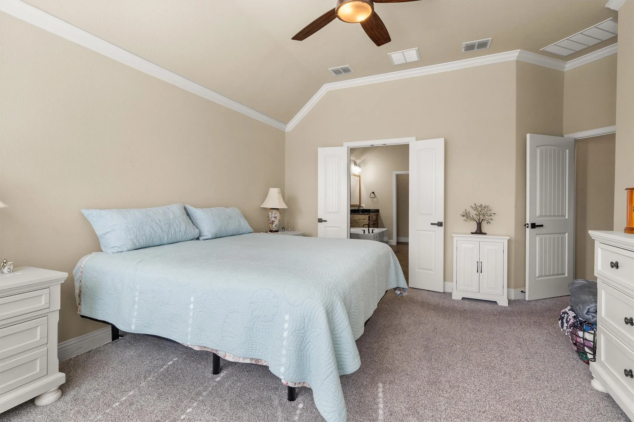 Single Family Residence For Sale in Tarrant County , 604 Satinwood Lane, Euless, Texas 76039, 3 Bedroom, 3 Bathroom, 2 Garage spaces, 2,040 Sqft, built in 2014, mls#21282802, Real Estate Agent in Euless, Homes For Sale in Tarrant county, Homes For Sale in Euless, Realtor in Euless Texas, Real Estate Brokerage Independent Realty Texas, Luminita Cordes Realtor