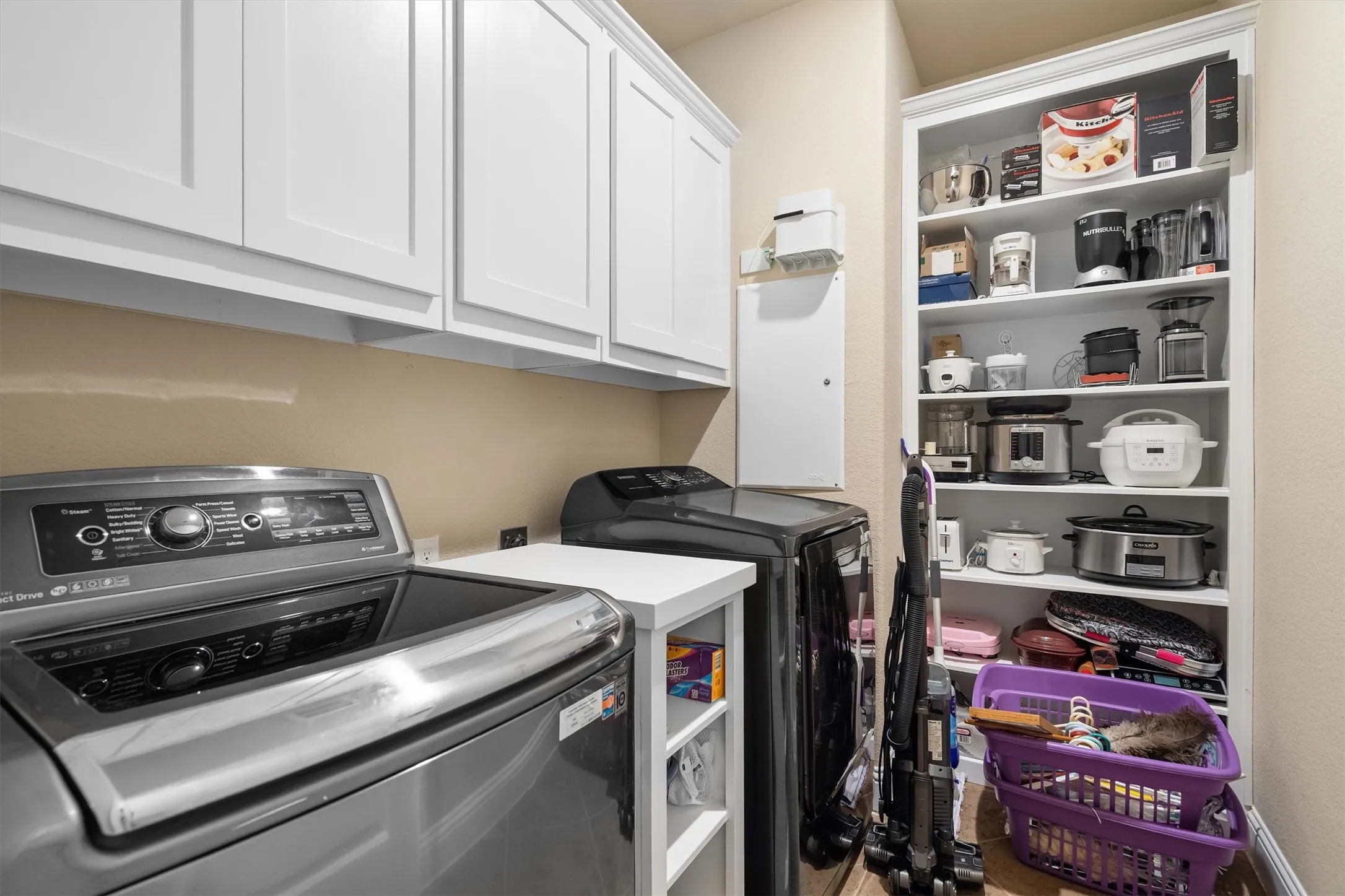 Single Family Residence For Sale in Tarrant County , 604 Satinwood Lane, Euless, Texas 76039, 3 Bedroom, 3 Bathroom, 2 Garage spaces, 2,040 Sqft, built in 2014, mls#21282802, Real Estate Agent in Euless, Homes For Sale in Tarrant county, Homes For Sale in Euless, Realtor in Euless Texas, Real Estate Brokerage Independent Realty Texas, Luminita Cordes Realtor
