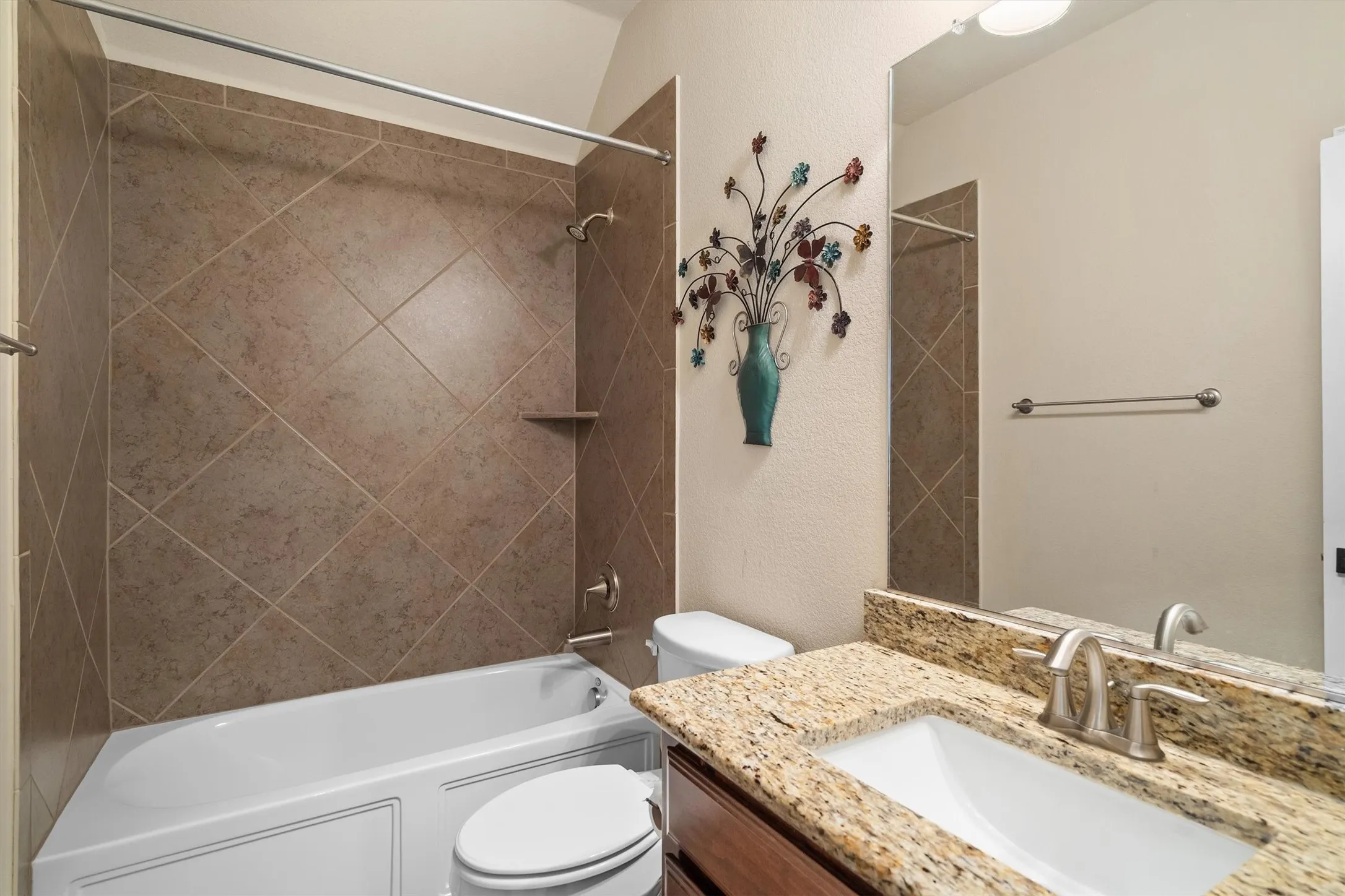 Single Family Residence For Sale in Tarrant County , 604 Satinwood Lane, Euless, Texas 76039, 3 Bedroom, 3 Bathroom, 2 Garage spaces, 2,040 Sqft, built in 2014, mls#21282802, Real Estate Agent in Euless, Homes For Sale in Tarrant county, Homes For Sale in Euless, Realtor in Euless Texas, Real Estate Brokerage Independent Realty Texas, Luminita Cordes Realtor