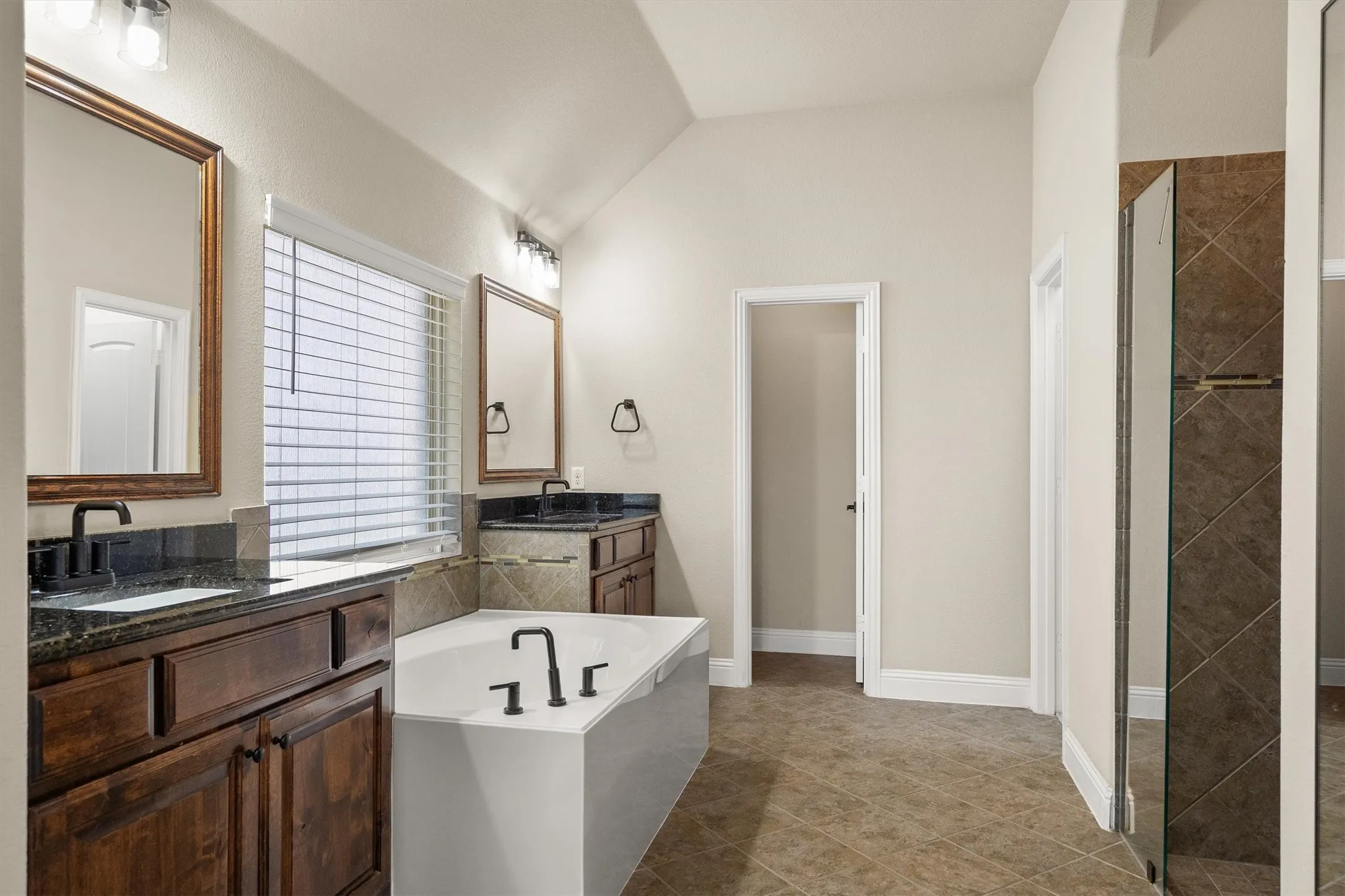 Single Family Residence For Sale in Tarrant County , 604 Satinwood Lane, Euless, Texas 76039, 3 Bedroom, 3 Bathroom, 2 Garage spaces, 2,040 Sqft, built in 2014, mls#21282802, Real Estate Agent in Euless, Homes For Sale in Tarrant county, Homes For Sale in Euless, Realtor in Euless Texas, Real Estate Brokerage Independent Realty Texas, Luminita Cordes Realtor