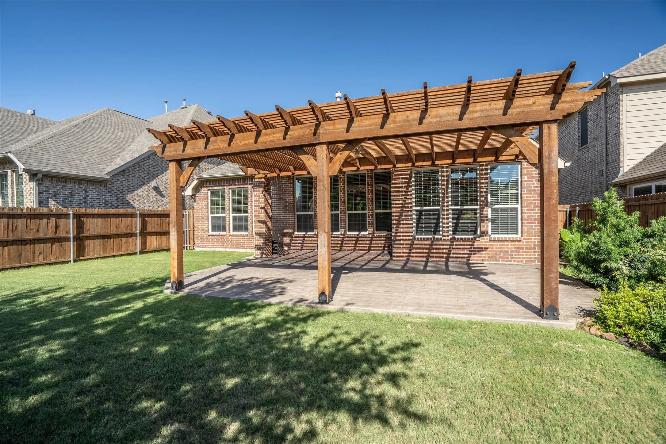 Single Family Residence For Sale in Tarrant County , 604 Satinwood Lane, Euless, Texas 76039, 3 Bedroom, 3 Bathroom, 2 Garage spaces, 2,040 Sqft, built in 2014, mls#21282802, Real Estate Agent in Euless, Homes For Sale in Tarrant county, Homes For Sale in Euless, Realtor in Euless Texas, Real Estate Brokerage Independent Realty Texas, Luminita Cordes Realtor
