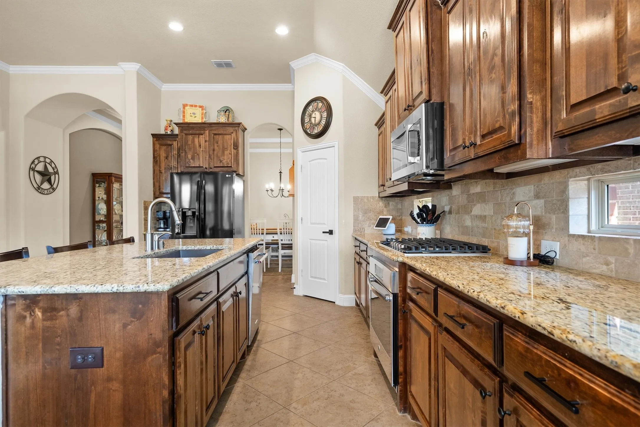 Single Family Residence For Sale in Tarrant County , 604 Satinwood Lane, Euless, Texas 76039, 3 Bedroom, 3 Bathroom, 2 Garage spaces, 2,040 Sqft, built in 2014, mls#21282802, Real Estate Agent in Euless, Homes For Sale in Tarrant county, Homes For Sale in Euless, Realtor in Euless Texas, Real Estate Brokerage Independent Realty Texas, Luminita Cordes Realtor