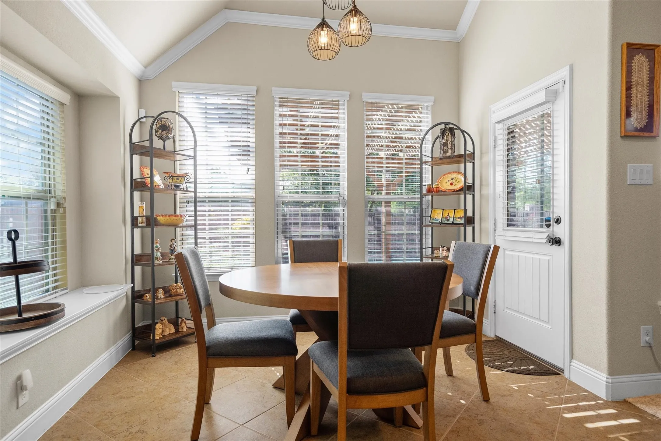 Single Family Residence For Sale in Tarrant County , 604 Satinwood Lane, Euless, Texas 76039, 3 Bedroom, 3 Bathroom, 2 Garage spaces, 2,040 Sqft, built in 2014, mls#21282802, Real Estate Agent in Euless, Homes For Sale in Tarrant county, Homes For Sale in Euless, Realtor in Euless Texas, Real Estate Brokerage Independent Realty Texas, Luminita Cordes Realtor