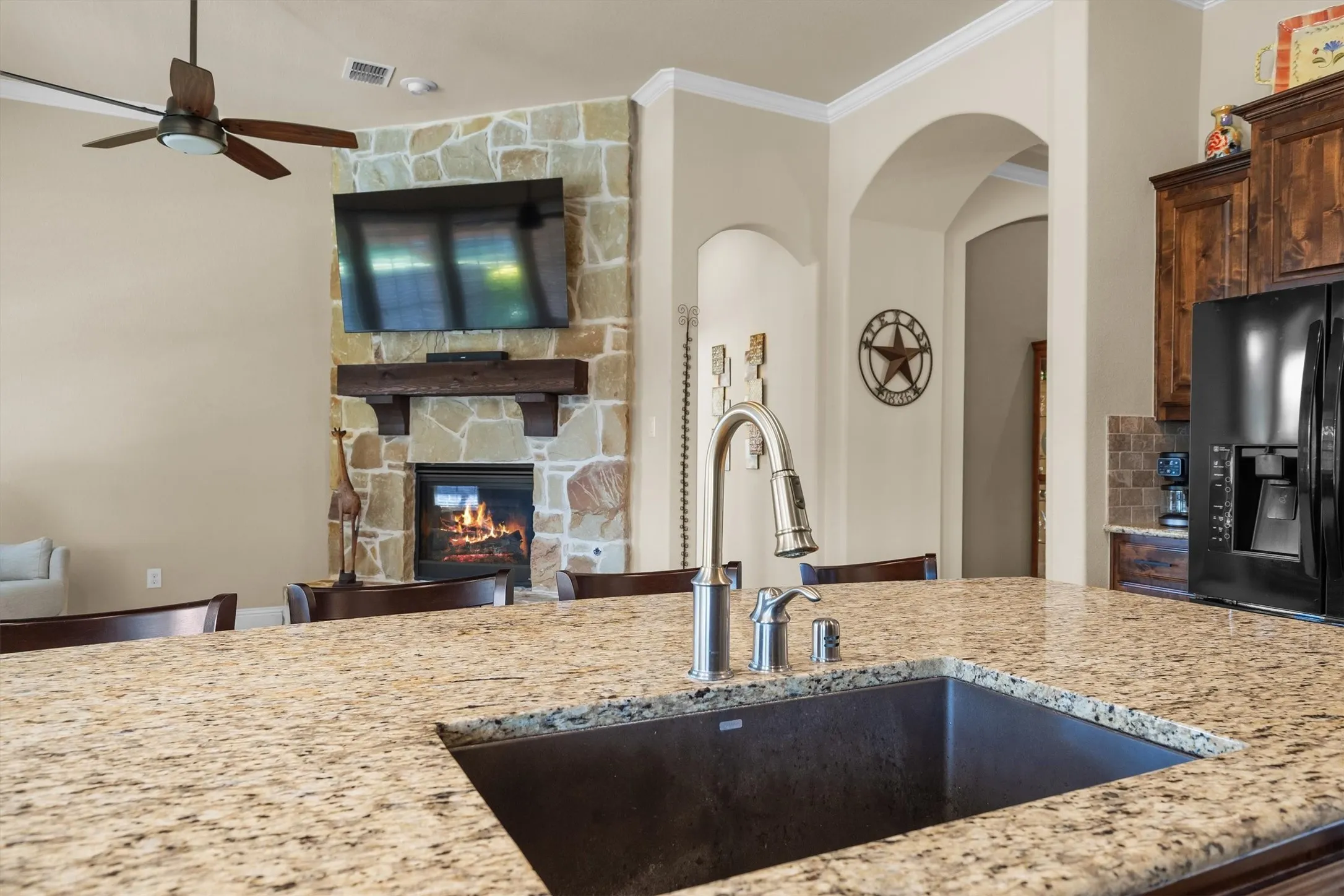 Single Family Residence For Sale in Tarrant County , 604 Satinwood Lane, Euless, Texas 76039, 3 Bedroom, 3 Bathroom, 2 Garage spaces, 2,040 Sqft, built in 2014, mls#21282802, Real Estate Agent in Euless, Homes For Sale in Tarrant county, Homes For Sale in Euless, Realtor in Euless Texas, Real Estate Brokerage Independent Realty Texas, Luminita Cordes Realtor