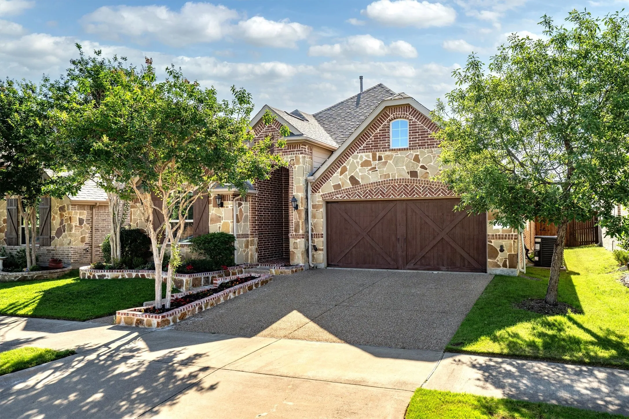 Single Family Residence For Sale in Tarrant County , 604 Satinwood Lane, Euless, Texas 76039, 3 Bedroom, 3 Bathroom, 2 Garage spaces, 2,040 Sqft, built in 2014, mls#21282802, Real Estate Agent in Euless, Homes For Sale in Tarrant county, Homes For Sale in Euless, Realtor in Euless Texas, Real Estate Brokerage Independent Realty Texas, Luminita Cordes Realtor