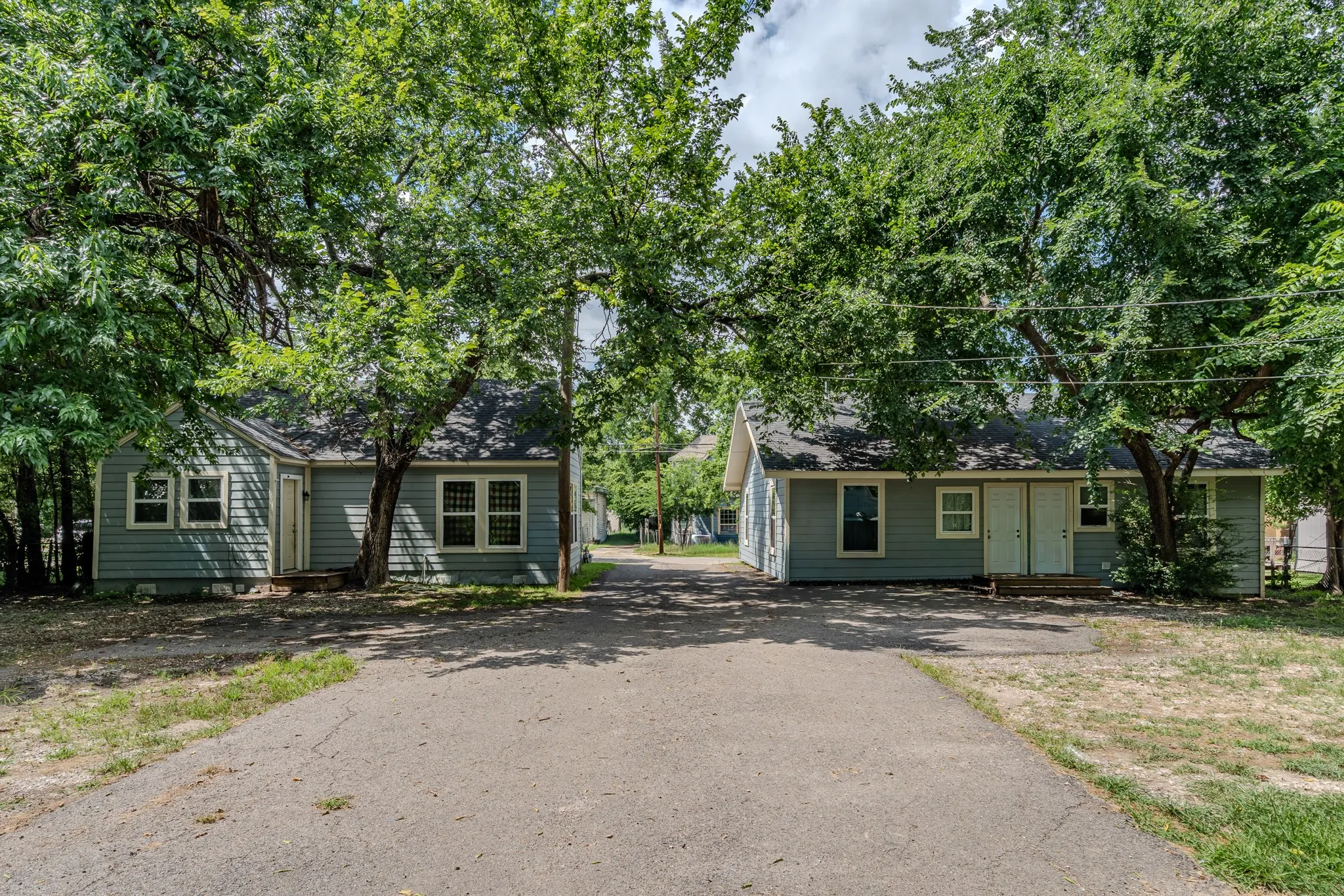 For Sale in Hunt County , 3415 Henry Street, Greenville, Texas 75401, 5 Bedrooms, 4 Bathrooms, 1 Garage spaces, 0 Sqft, built in 1950, Price $439,500, mls#21284862, Real Estate Agent in Greenville, Homes For Sale in Hunt county, Homes For Sale in Greenville, Realtor in Greenville Texas, Real Estate Brokerage Independent Realty Texas, Luminita Cordes Realtor