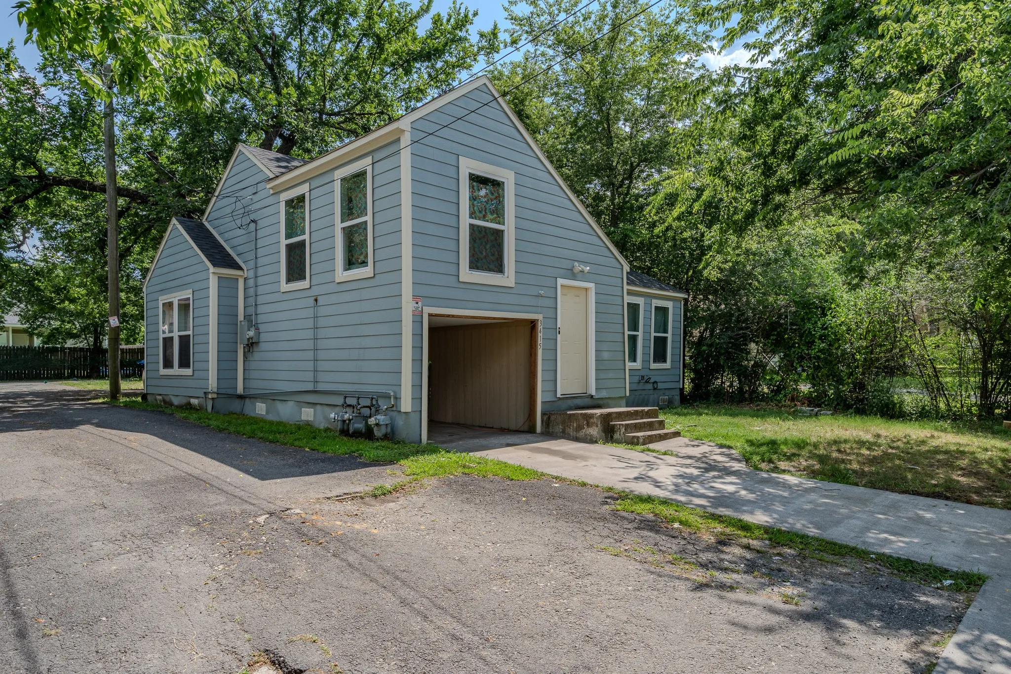 For Sale in Hunt County , 3415 Henry Street, Greenville, Texas 75401, 5 Bedrooms, 4 Bathrooms, 1 Garage spaces, 0 Sqft, built in 1950, Price $439,500, mls#21284862, Real Estate Agent in Greenville, Homes For Sale in Hunt county, Homes For Sale in Greenville, Realtor in Greenville Texas, Real Estate Brokerage Independent Realty Texas, Luminita Cordes Realtor