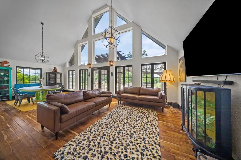 Single Family Residence For Sale in Wood County , 1122 County Road 3750, Hawkins, Texas 75765, 4 Bedrooms, 3 Bathrooms, 2 Garage spaces, 2,415 Sqft, built in 1996, Price $575,000, mls#21283709, Real Estate Agent in Hawkins, Homes For Sale in Wood county, Homes For Sale in Hawkins, Realtor in Hawkins Texas, Real Estate Brokerage Independent Realty Texas, Luminita Cordes Realtor