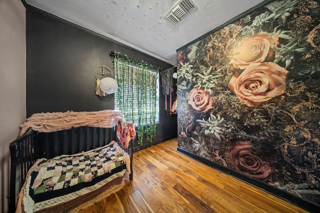 Small bedroom or bonus space which could also make a great office or extra storage space