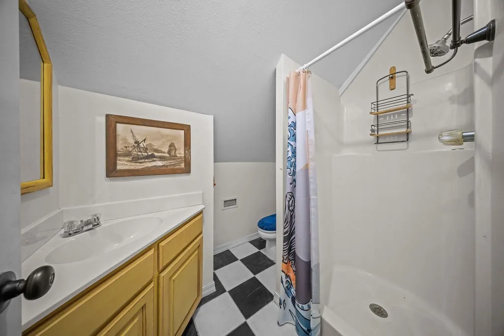 Upstairs hall bathroom
