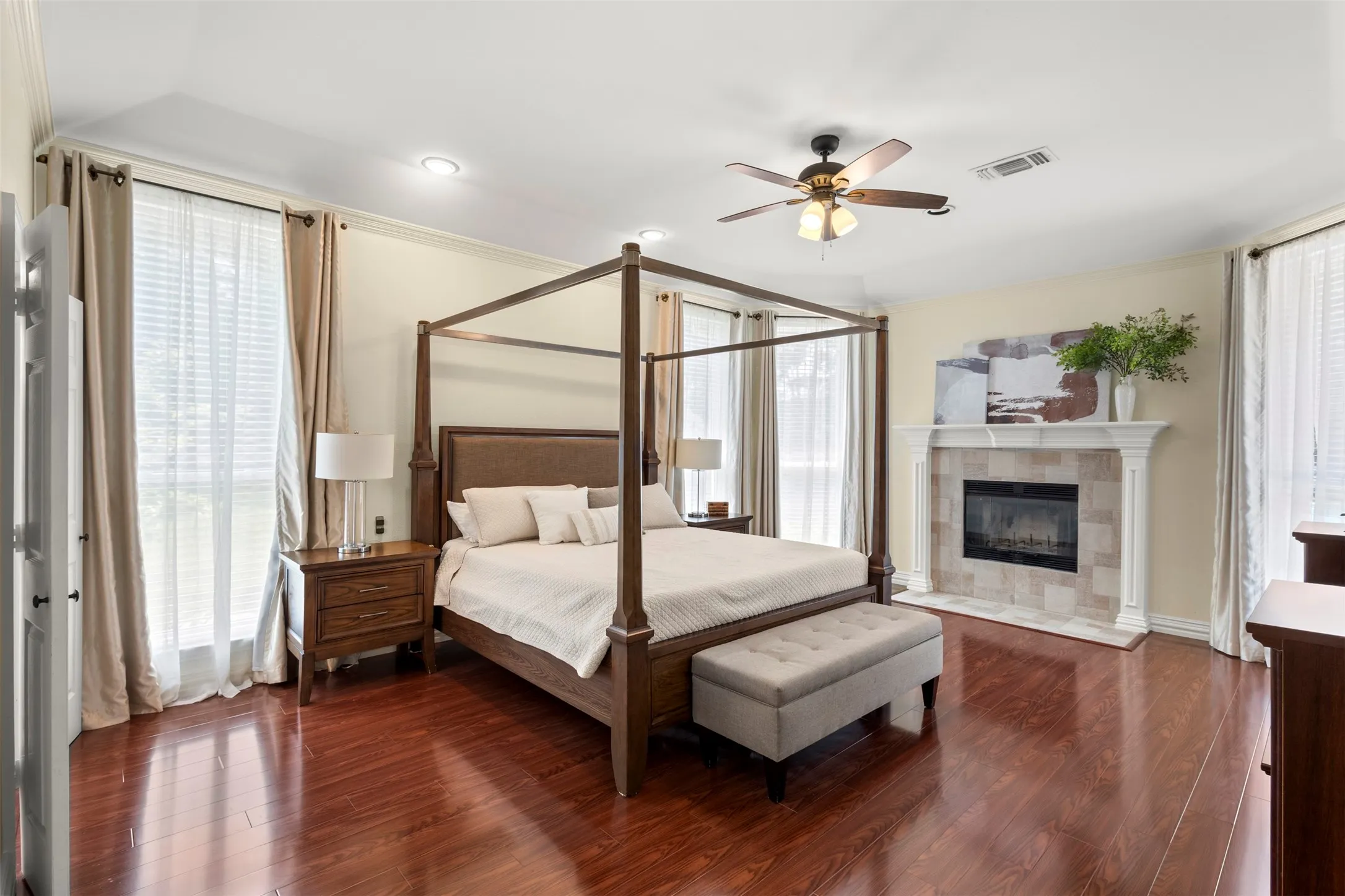 Single Family Residence For Sale in Tarrant County , 8 Park Place, Mansfield, Texas 76063, 5 Bedroom, 5 Bathroom, 4 Garage spaces, 5,228 Sqft, built in 1991, mls#21285218, Real Estate Agent in Mansfield, Homes For Sale in Tarrant county, Homes For Sale in Mansfield, Realtor in Mansfield Texas, Real Estate Brokerage Independent Realty Texas, Luminita Cordes Realtor
