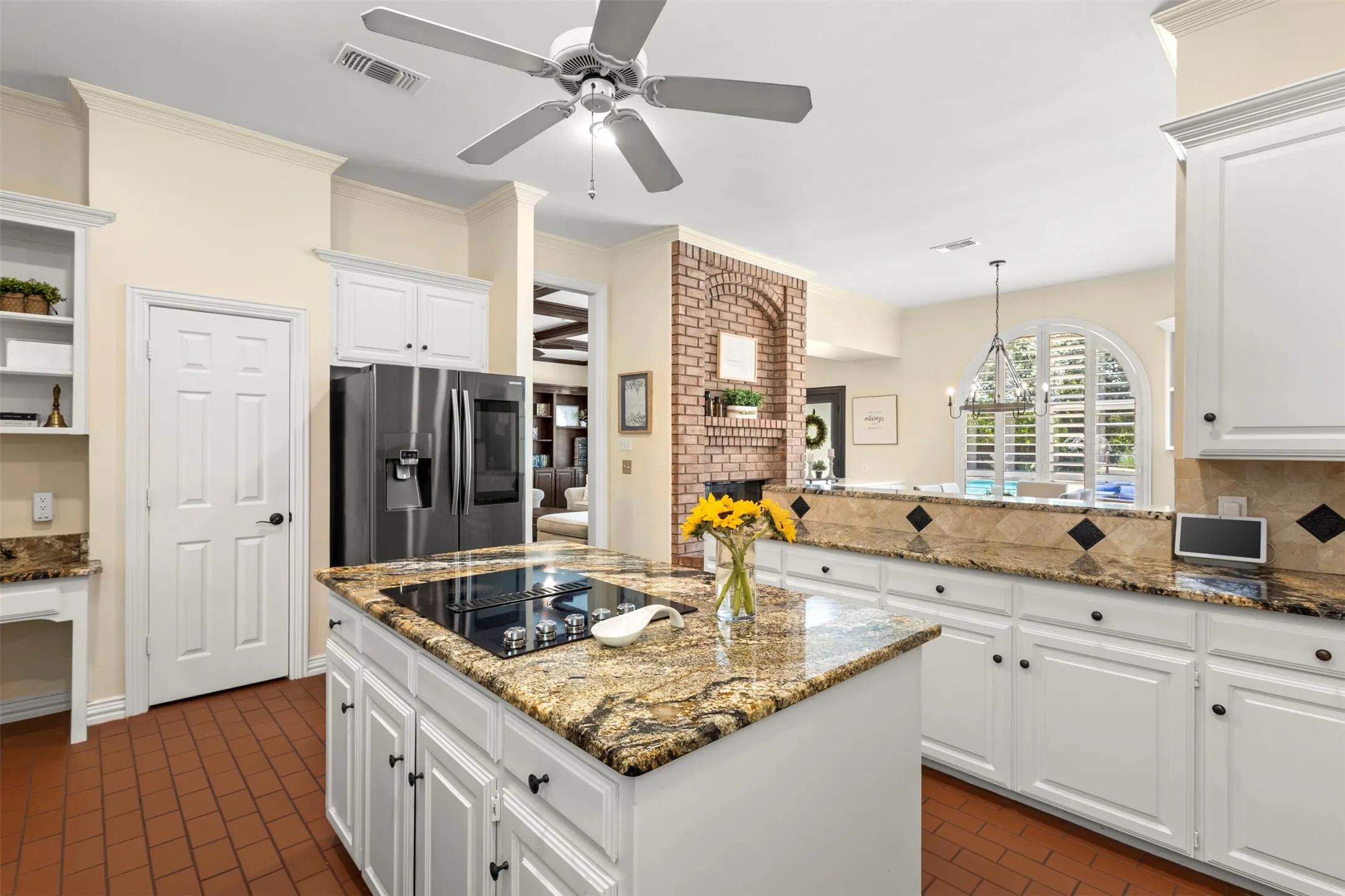 Single Family Residence For Sale in Tarrant County , 8 Park Place, Mansfield, Texas 76063, 5 Bedroom, 5 Bathroom, 4 Garage spaces, 5,228 Sqft, built in 1991, mls#21285218, Real Estate Agent in Mansfield, Homes For Sale in Tarrant county, Homes For Sale in Mansfield, Realtor in Mansfield Texas, Real Estate Brokerage Independent Realty Texas, Luminita Cordes Realtor