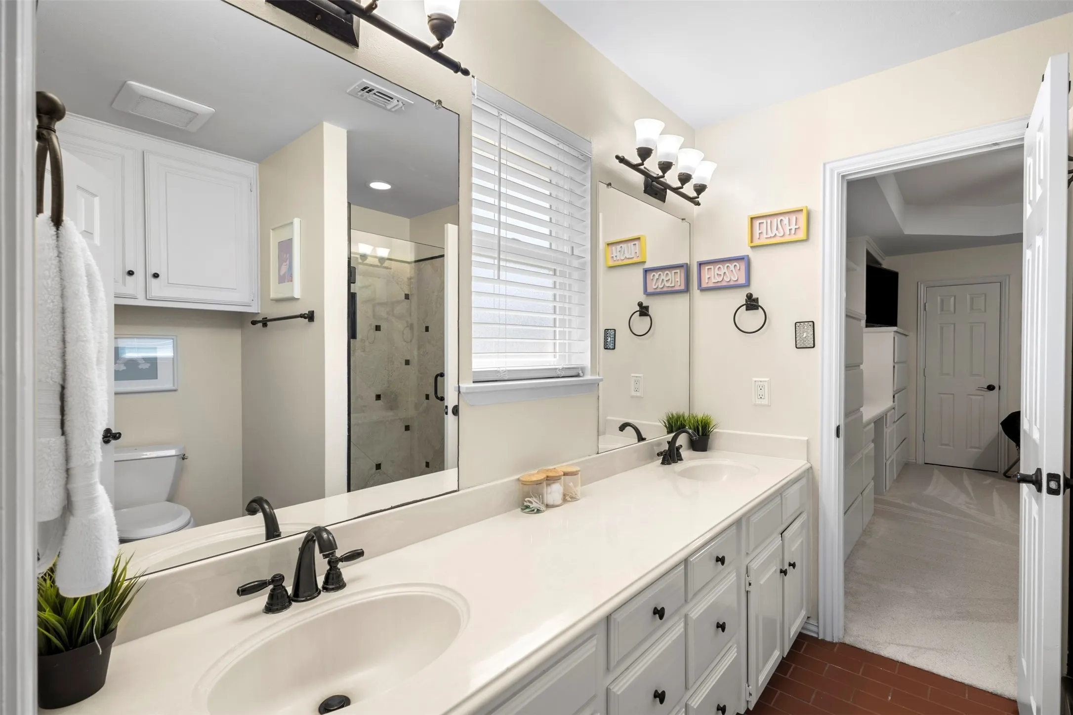 Single Family Residence For Sale in Tarrant County , 8 Park Place, Mansfield, Texas 76063, 5 Bedroom, 5 Bathroom, 4 Garage spaces, 5,228 Sqft, built in 1991, mls#21285218, Real Estate Agent in Mansfield, Homes For Sale in Tarrant county, Homes For Sale in Mansfield, Realtor in Mansfield Texas, Real Estate Brokerage Independent Realty Texas, Luminita Cordes Realtor