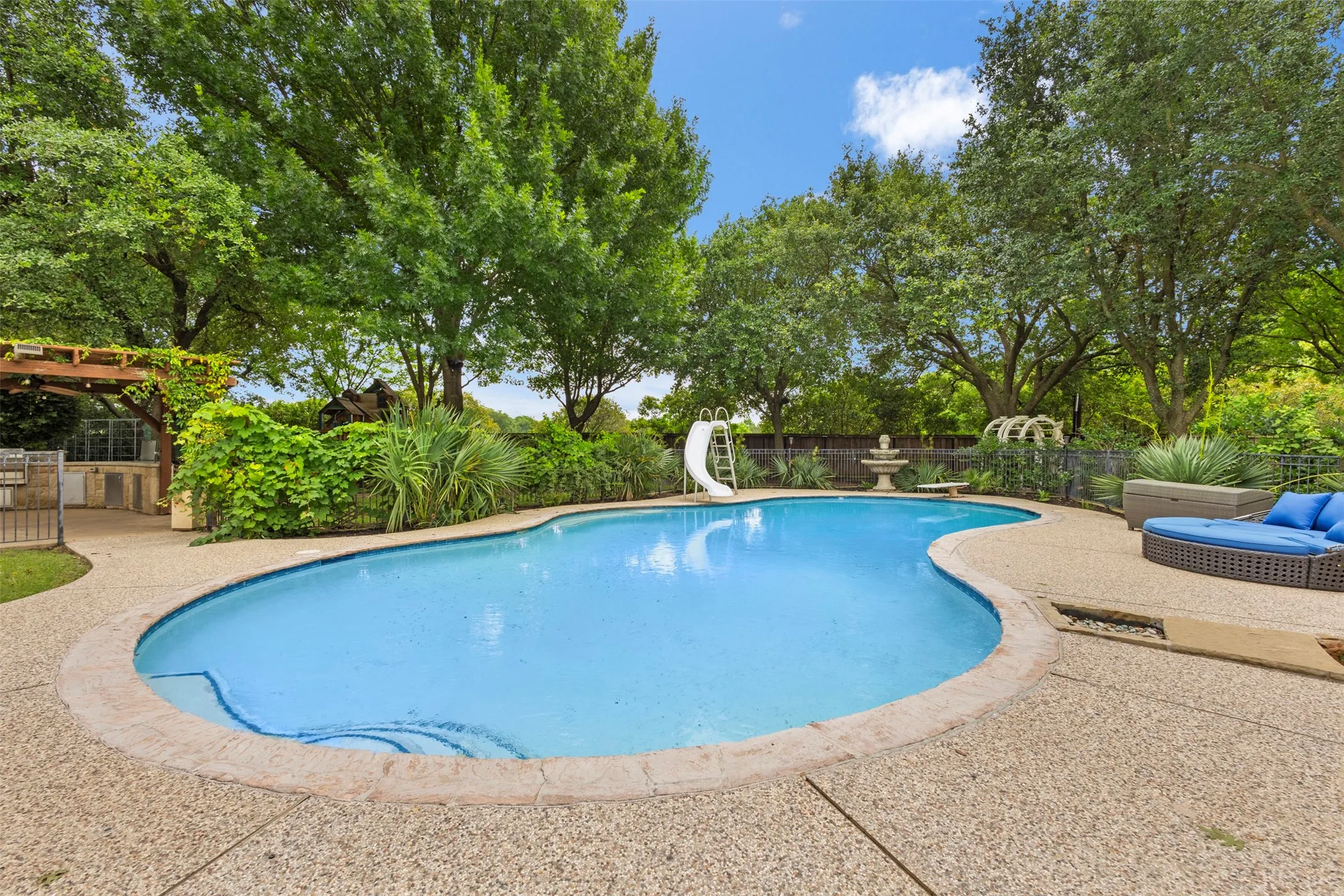 Single Family Residence For Sale in Tarrant County , 8 Park Place, Mansfield, Texas 76063, 5 Bedroom, 5 Bathroom, 4 Garage spaces, 5,228 Sqft, built in 1991, mls#21285218, Real Estate Agent in Mansfield, Homes For Sale in Tarrant county, Homes For Sale in Mansfield, Realtor in Mansfield Texas, Real Estate Brokerage Independent Realty Texas, Luminita Cordes Realtor