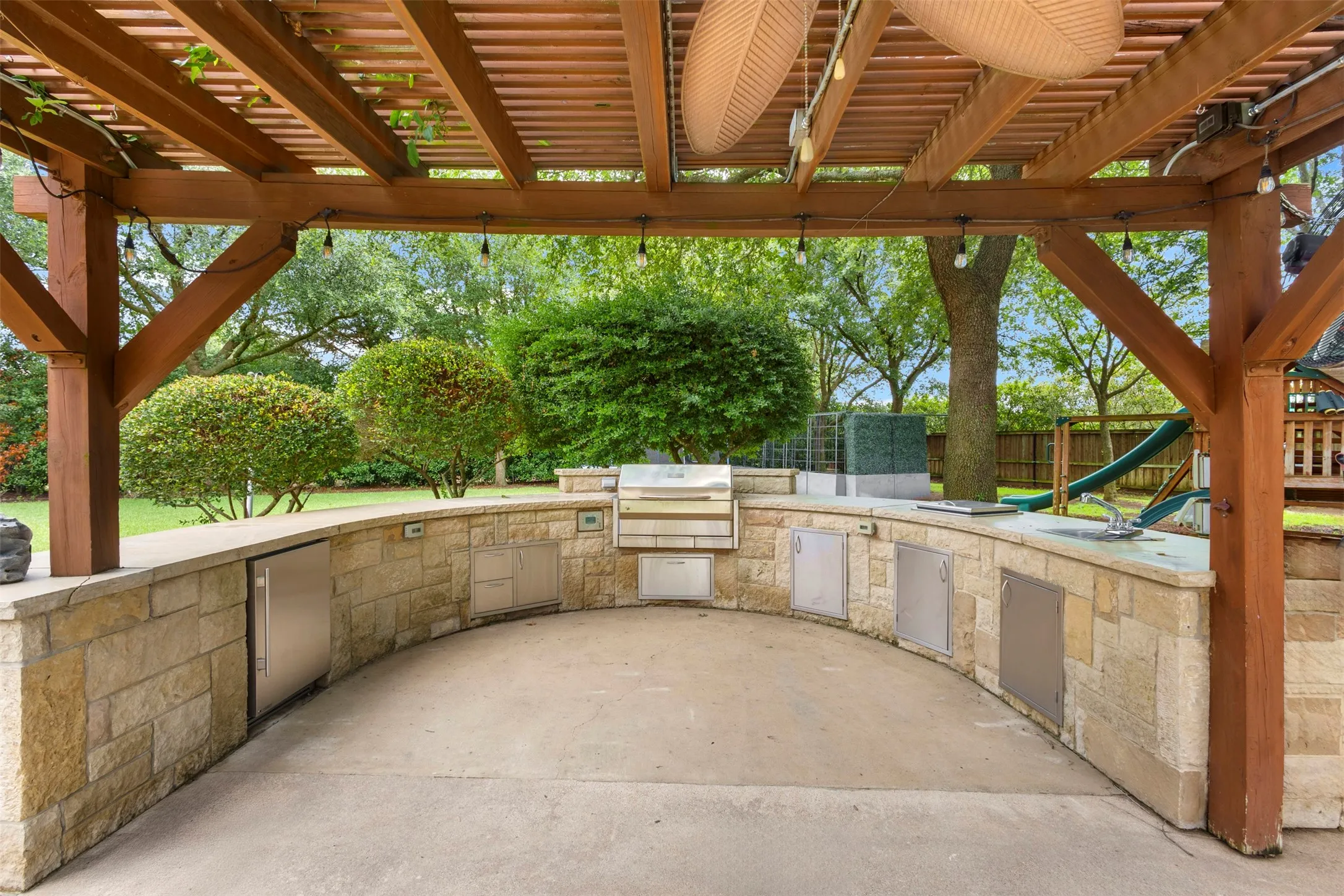 Outdoor Kitchen