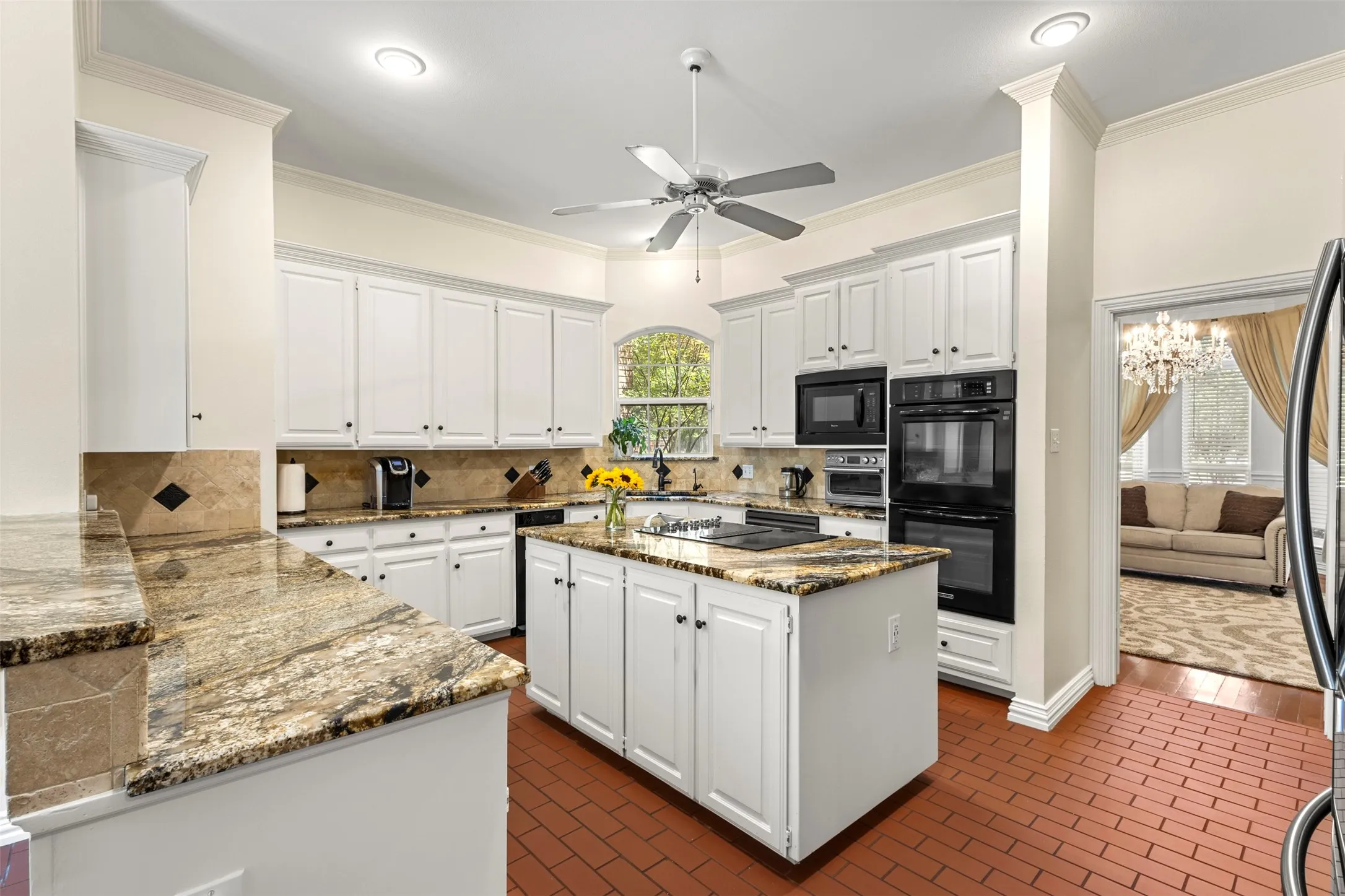 Single Family Residence For Sale in Tarrant County , 8 Park Place, Mansfield, Texas 76063, 5 Bedroom, 5 Bathroom, 4 Garage spaces, 5,228 Sqft, built in 1991, mls#21285218, Real Estate Agent in Mansfield, Homes For Sale in Tarrant county, Homes For Sale in Mansfield, Realtor in Mansfield Texas, Real Estate Brokerage Independent Realty Texas, Luminita Cordes Realtor