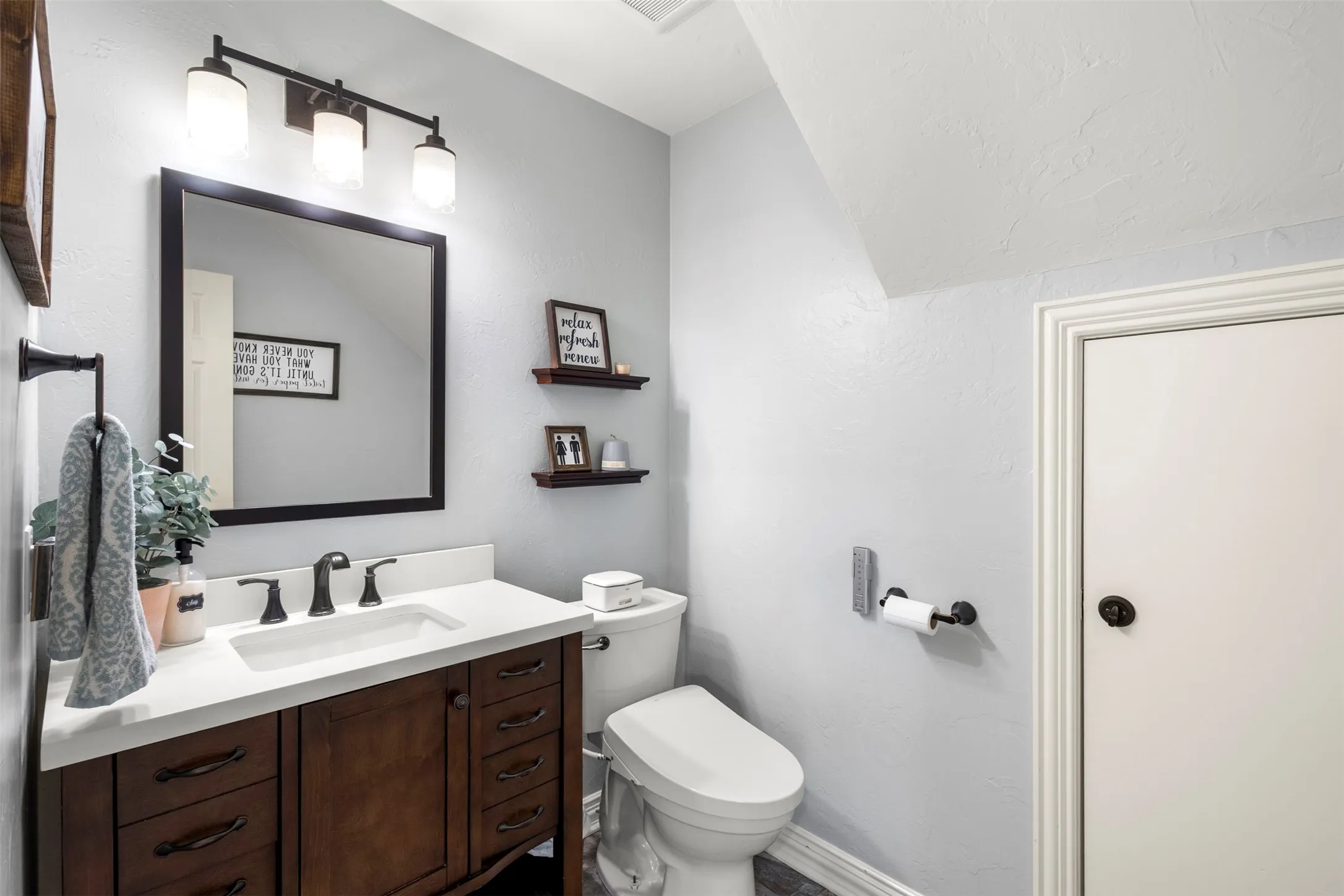 Single Family Residence For Sale in Tarrant County , 8 Park Place, Mansfield, Texas 76063, 5 Bedroom, 5 Bathroom, 4 Garage spaces, 5,228 Sqft, built in 1991, mls#21285218, Real Estate Agent in Mansfield, Homes For Sale in Tarrant county, Homes For Sale in Mansfield, Realtor in Mansfield Texas, Real Estate Brokerage Independent Realty Texas, Luminita Cordes Realtor