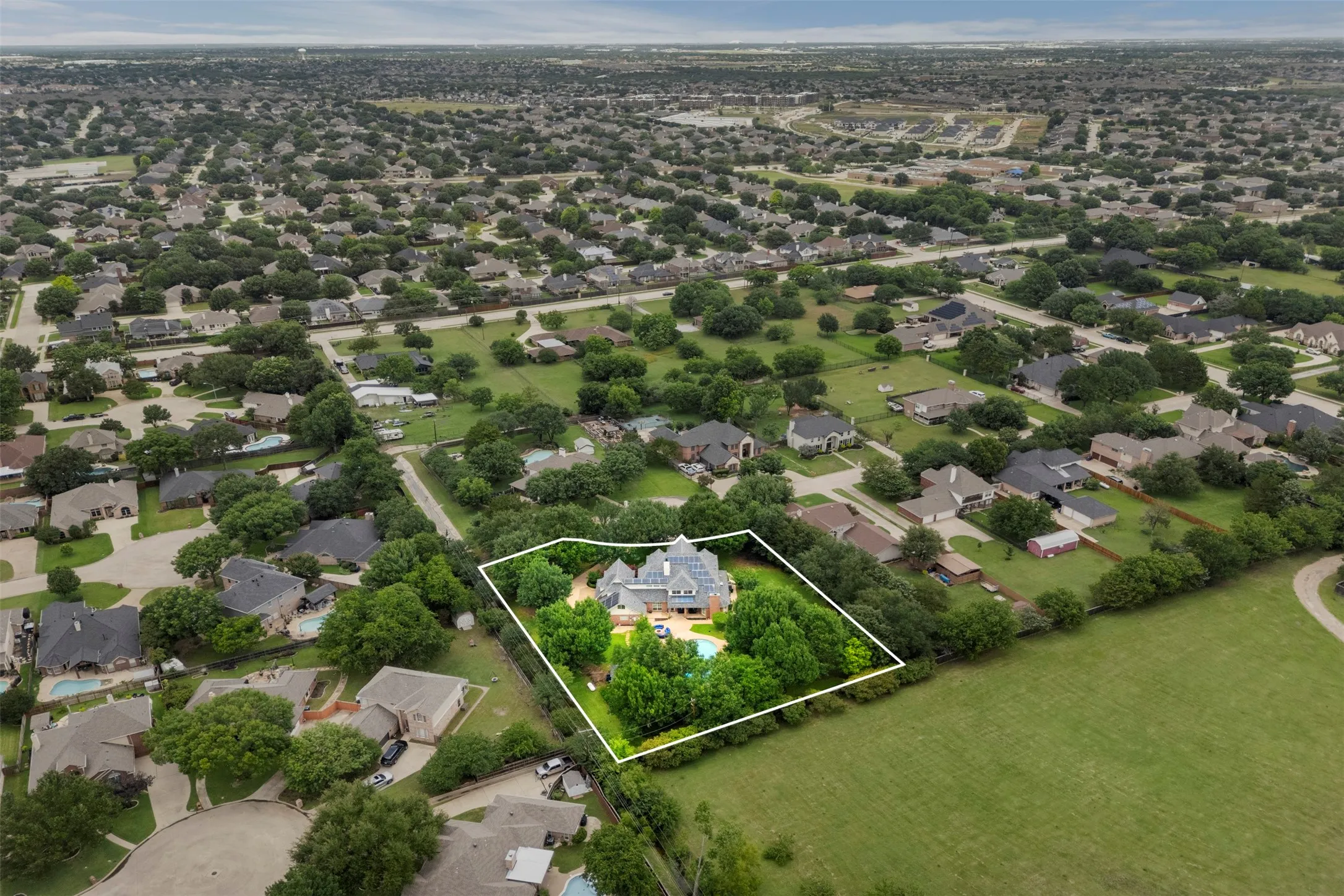 Single Family Residence For Sale in Tarrant County , 8 Park Place, Mansfield, Texas 76063, 5 Bedroom, 5 Bathroom, 4 Garage spaces, 5,228 Sqft, built in 1991, mls#21285218, Real Estate Agent in Mansfield, Homes For Sale in Tarrant county, Homes For Sale in Mansfield, Realtor in Mansfield Texas, Real Estate Brokerage Independent Realty Texas, Luminita Cordes Realtor