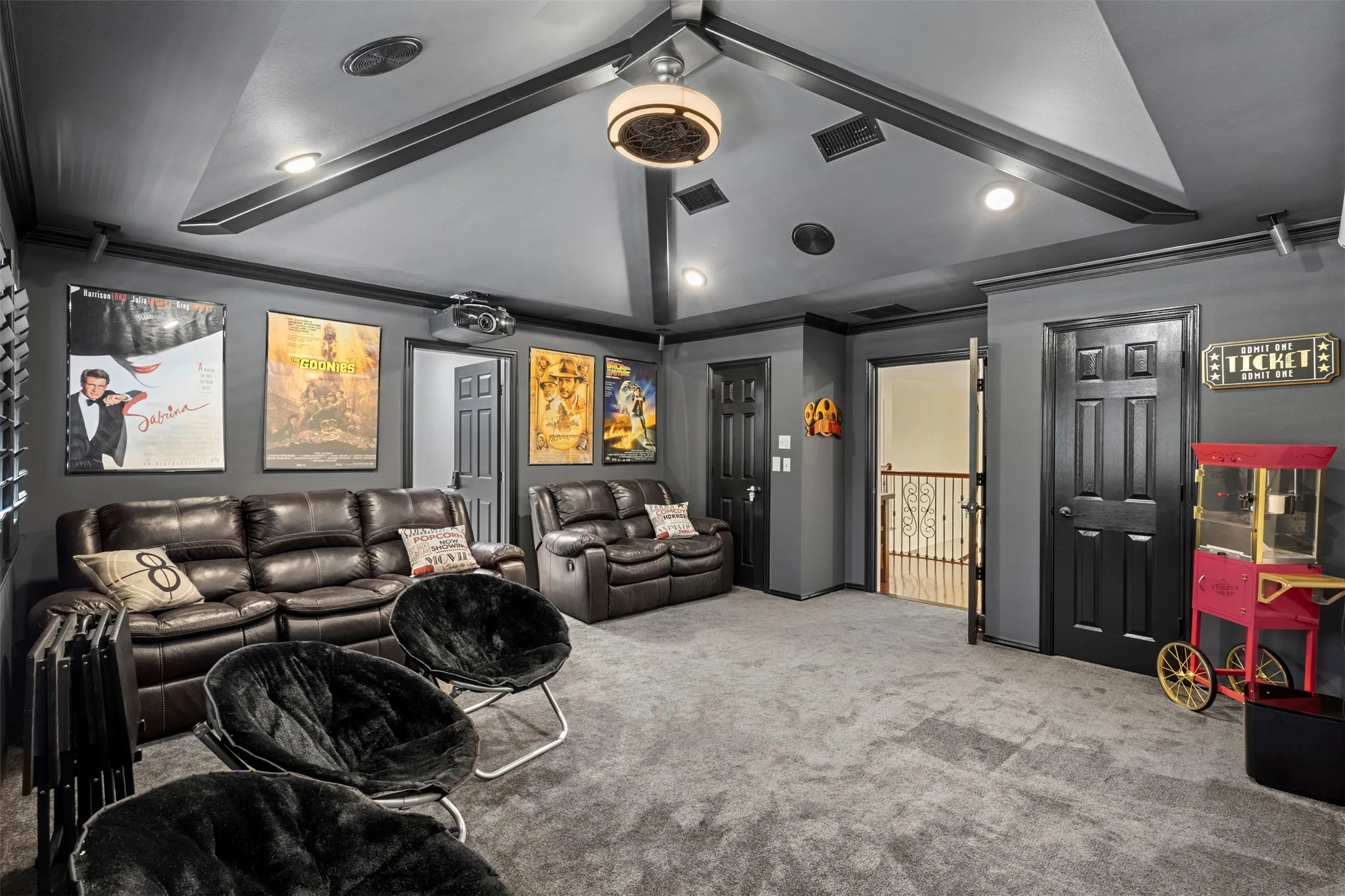 Single Family Residence For Sale in Tarrant County , 8 Park Place, Mansfield, Texas 76063, 5 Bedroom, 5 Bathroom, 4 Garage spaces, 5,228 Sqft, built in 1991, mls#21285218, Real Estate Agent in Mansfield, Homes For Sale in Tarrant county, Homes For Sale in Mansfield, Realtor in Mansfield Texas, Real Estate Brokerage Independent Realty Texas, Luminita Cordes Realtor