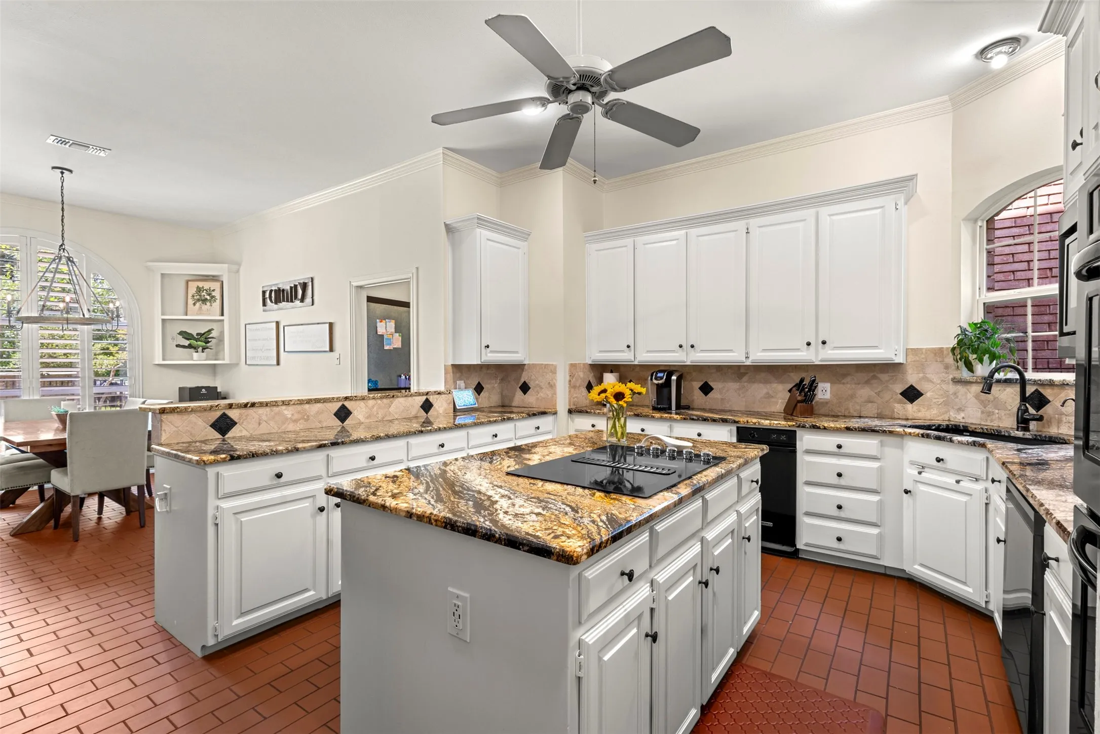 Single Family Residence For Sale in Tarrant County , 8 Park Place, Mansfield, Texas 76063, 5 Bedroom, 5 Bathroom, 4 Garage spaces, 5,228 Sqft, built in 1991, mls#21285218, Real Estate Agent in Mansfield, Homes For Sale in Tarrant county, Homes For Sale in Mansfield, Realtor in Mansfield Texas, Real Estate Brokerage Independent Realty Texas, Luminita Cordes Realtor