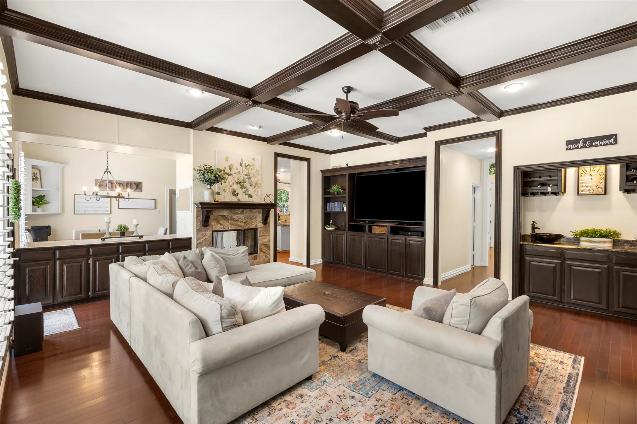 Single Family Residence For Sale in Tarrant County , 8 Park Place, Mansfield, Texas 76063, 5 Bedroom, 5 Bathroom, 4 Garage spaces, 5,228 Sqft, built in 1991, mls#21285218, Real Estate Agent in Mansfield, Homes For Sale in Tarrant county, Homes For Sale in Mansfield, Realtor in Mansfield Texas, Real Estate Brokerage Independent Realty Texas, Luminita Cordes Realtor