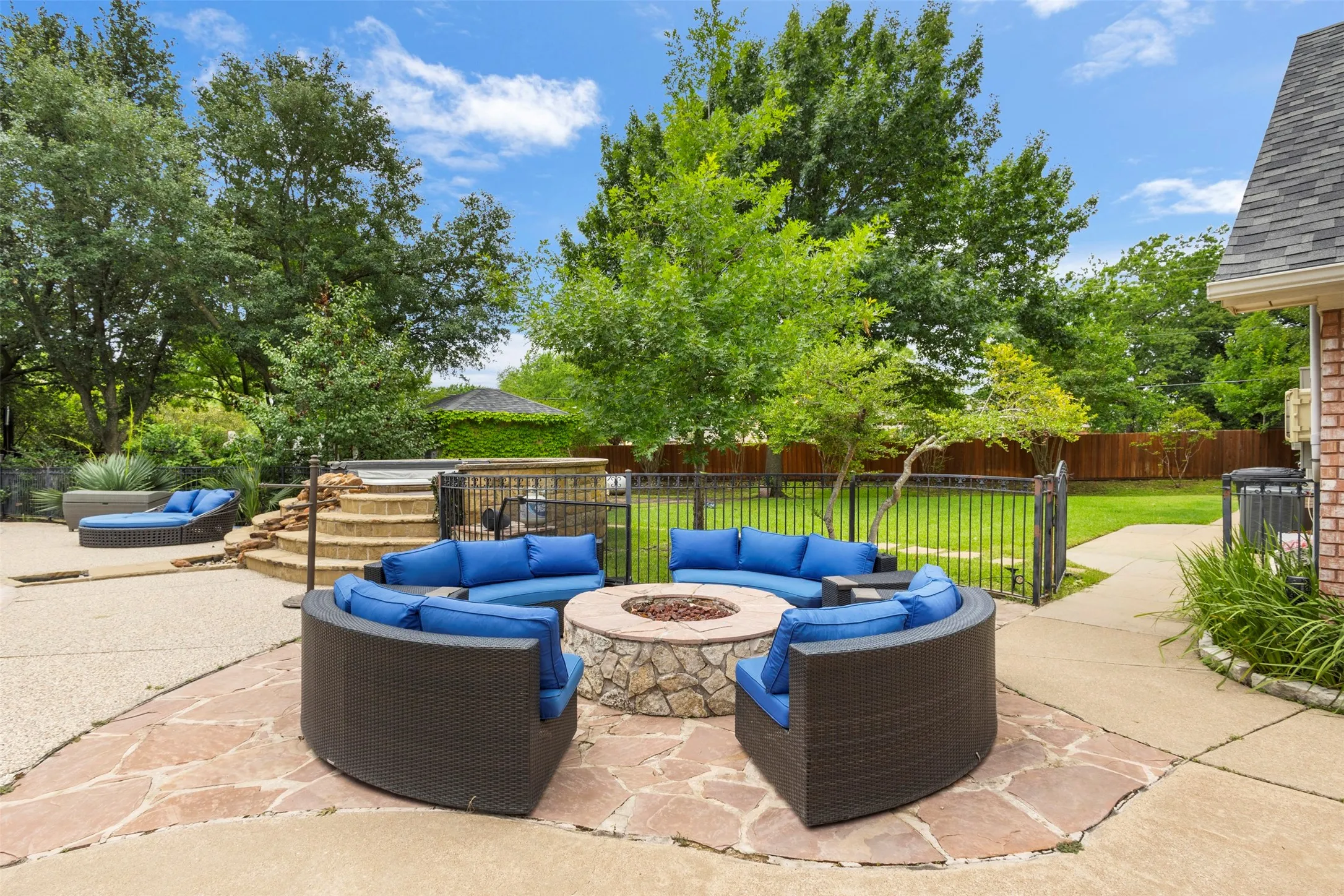 Single Family Residence For Sale in Tarrant County , 8 Park Place, Mansfield, Texas 76063, 5 Bedroom, 5 Bathroom, 4 Garage spaces, 5,228 Sqft, built in 1991, mls#21285218, Real Estate Agent in Mansfield, Homes For Sale in Tarrant county, Homes For Sale in Mansfield, Realtor in Mansfield Texas, Real Estate Brokerage Independent Realty Texas, Luminita Cordes Realtor