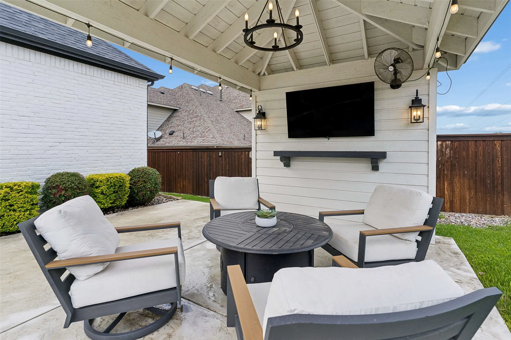 Single Family Residence For Sale in Collin County , 3500 Newport Drive, Prosper, Texas 75078, 5 Bedroom, 6 Bathroom, 3 Garage spaces, 4,321 Sqft, built in 2018, mls#21284638, Real Estate Agent in Prosper, Homes For Sale in Collin county, Homes For Sale in Prosper, Realtor in Prosper Texas, Real Estate Brokerage Independent Realty Texas, Luminita Cordes Realtor