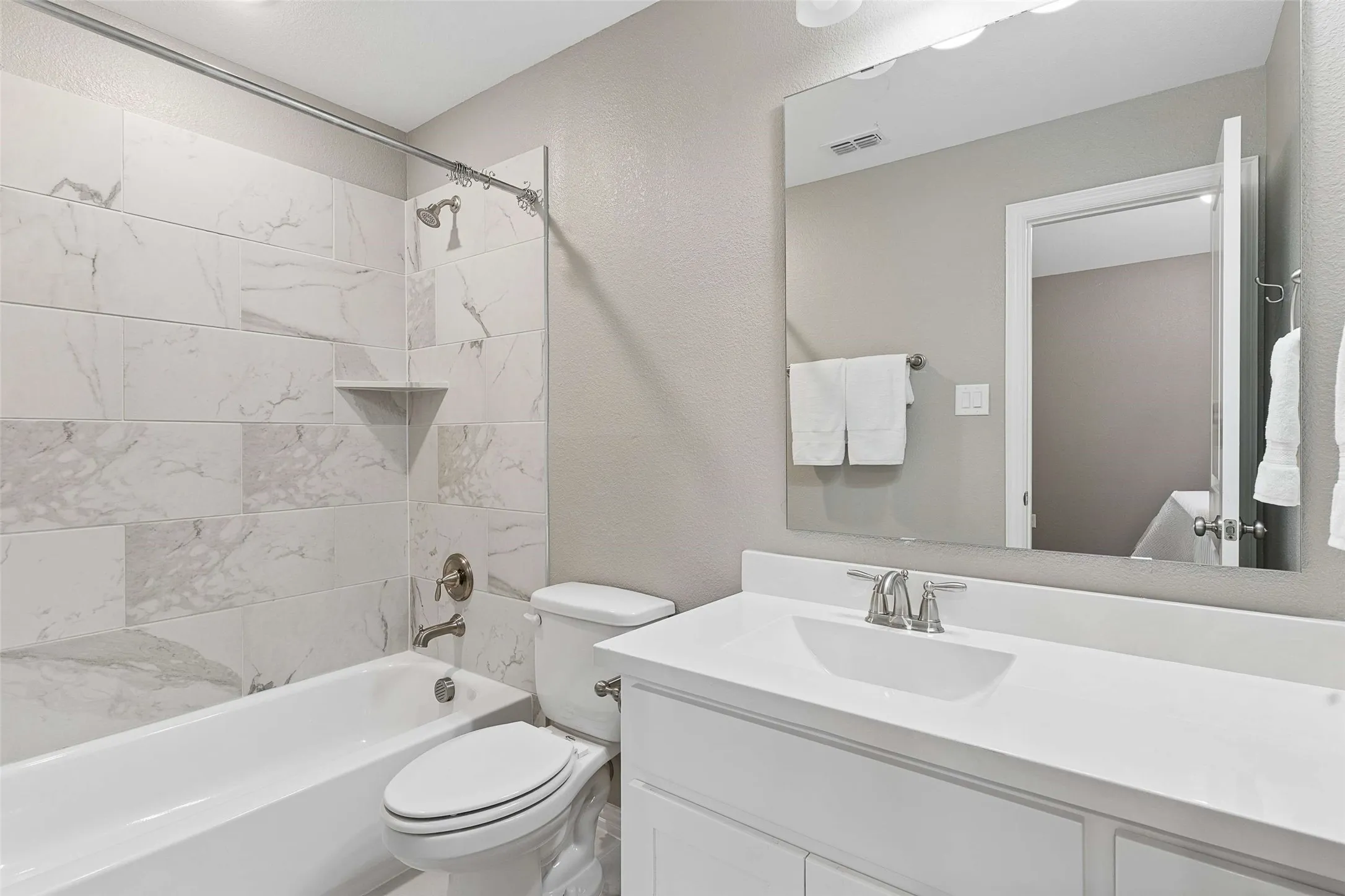 Single Family Residence For Sale in Collin County , 3500 Newport Drive, Prosper, Texas 75078, 5 Bedroom, 6 Bathroom, 3 Garage spaces, 4,321 Sqft, built in 2018, mls#21284638, Real Estate Agent in Prosper, Homes For Sale in Collin county, Homes For Sale in Prosper, Realtor in Prosper Texas, Real Estate Brokerage Independent Realty Texas, Luminita Cordes Realtor