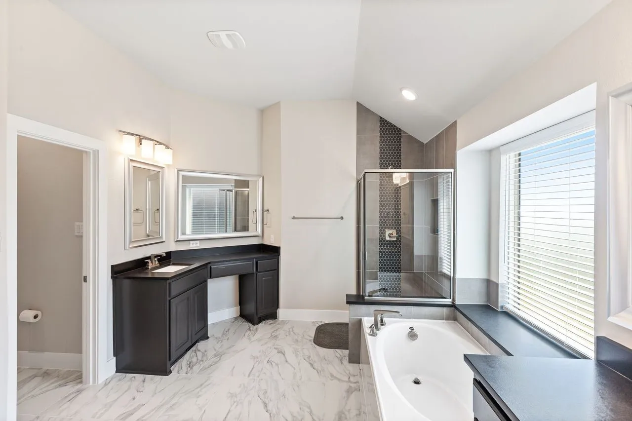 Single Family Residence For Sale in Dallas County , 1938 Silver Creek Lane, Cedar Hill, Texas 75104, 5 Bedroom, 5 Bathroom, 3 Garage spaces, 4,228 Sqft, built in 2024, mls#21284199, Real Estate Agent in Cedar Hill, Homes For Sale in Dallas county, Homes For Sale in Cedar Hill, Realtor in Cedar Hill Texas, Real Estate Brokerage Independent Realty Texas, Luminita Cordes Realtor
