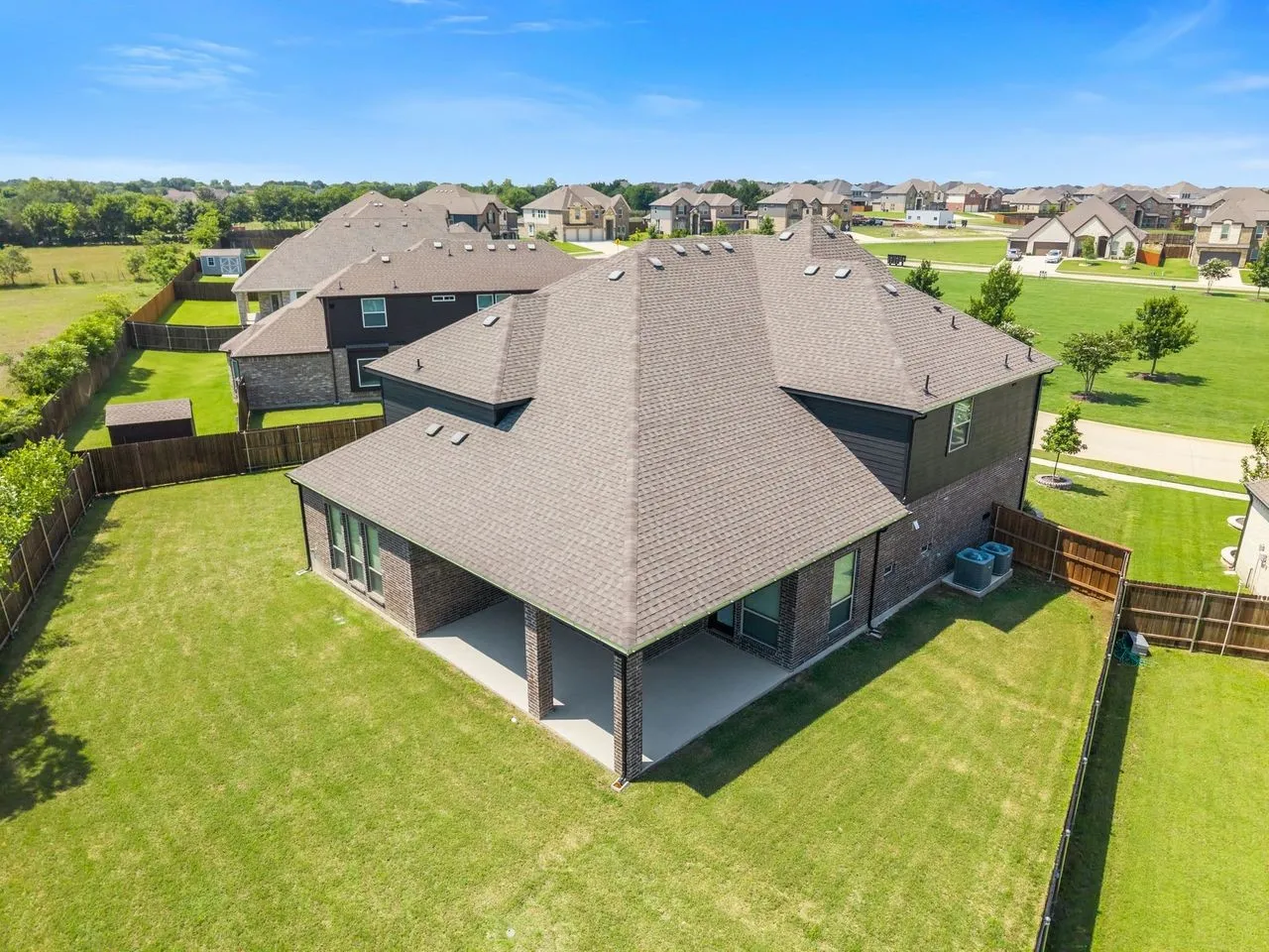 Single Family Residence For Sale in Dallas County , 1938 Silver Creek Lane, Cedar Hill, Texas 75104, 5 Bedroom, 5 Bathroom, 3 Garage spaces, 4,228 Sqft, built in 2024, mls#21284199, Real Estate Agent in Cedar Hill, Homes For Sale in Dallas county, Homes For Sale in Cedar Hill, Realtor in Cedar Hill Texas, Real Estate Brokerage Independent Realty Texas, Luminita Cordes Realtor