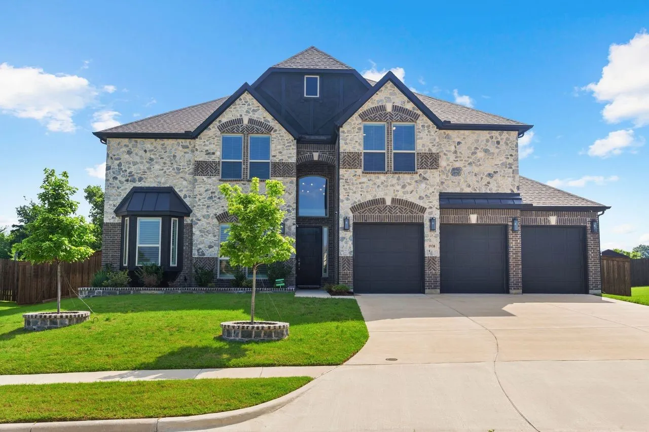 Single Family Residence For Sale in Dallas County , 1938 Silver Creek Lane, Cedar Hill, Texas 75104, 5 Bedroom, 5 Bathroom, 3 Garage spaces, 4,228 Sqft, built in 2024, mls#21284199, Real Estate Agent in Cedar Hill, Homes For Sale in Dallas county, Homes For Sale in Cedar Hill, Realtor in Cedar Hill Texas, Real Estate Brokerage Independent Realty Texas, Luminita Cordes Realtor