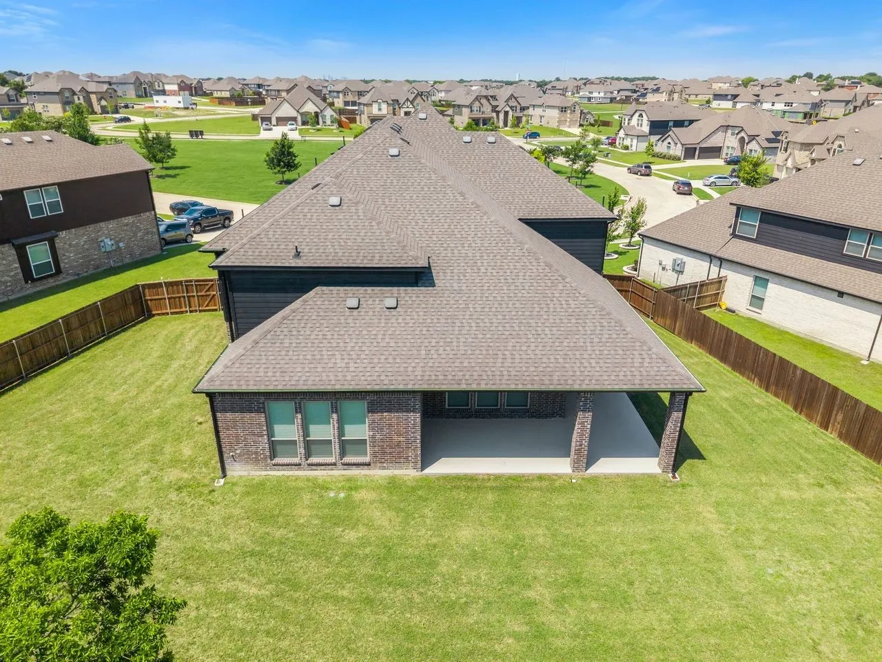 Single Family Residence For Sale in Dallas County , 1938 Silver Creek Lane, Cedar Hill, Texas 75104, 5 Bedroom, 5 Bathroom, 3 Garage spaces, 4,228 Sqft, built in 2024, mls#21284199, Real Estate Agent in Cedar Hill, Homes For Sale in Dallas county, Homes For Sale in Cedar Hill, Realtor in Cedar Hill Texas, Real Estate Brokerage Independent Realty Texas, Luminita Cordes Realtor