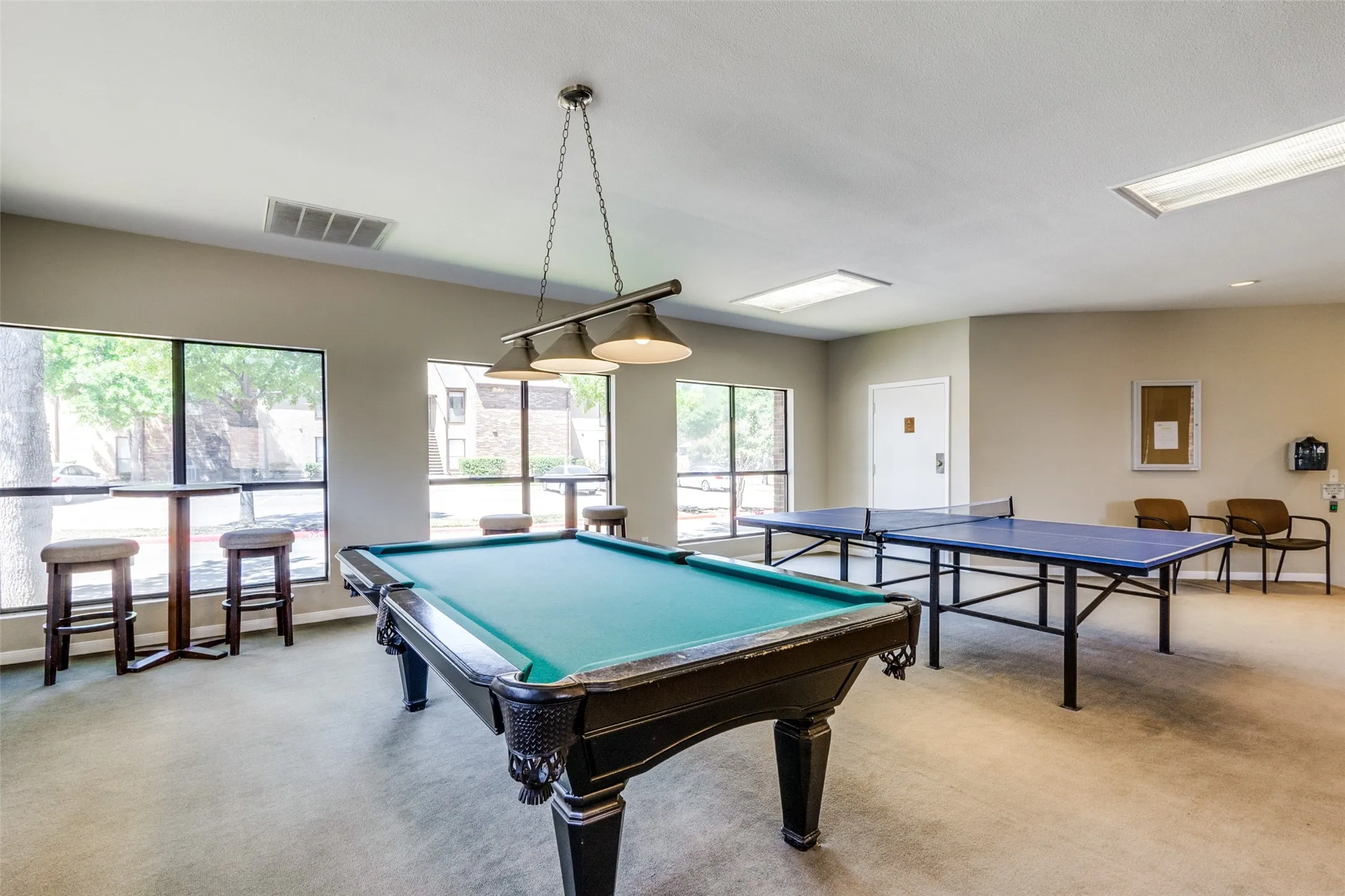 Condominium For Sale in Tarrant County , 2100 Friendly Drive 3014, Arlington, Texas 76011, 2 Bedroom, 2 Bathroom, Garage spaces, 1,229 Sqft, built in 1982, mls#21283418, Real Estate Agent in Arlington, Homes For Sale in Tarrant county, Homes For Sale in Arlington, Realtor in Arlington Texas, Real Estate Brokerage Independent Realty Texas, Luminita Cordes Realtor