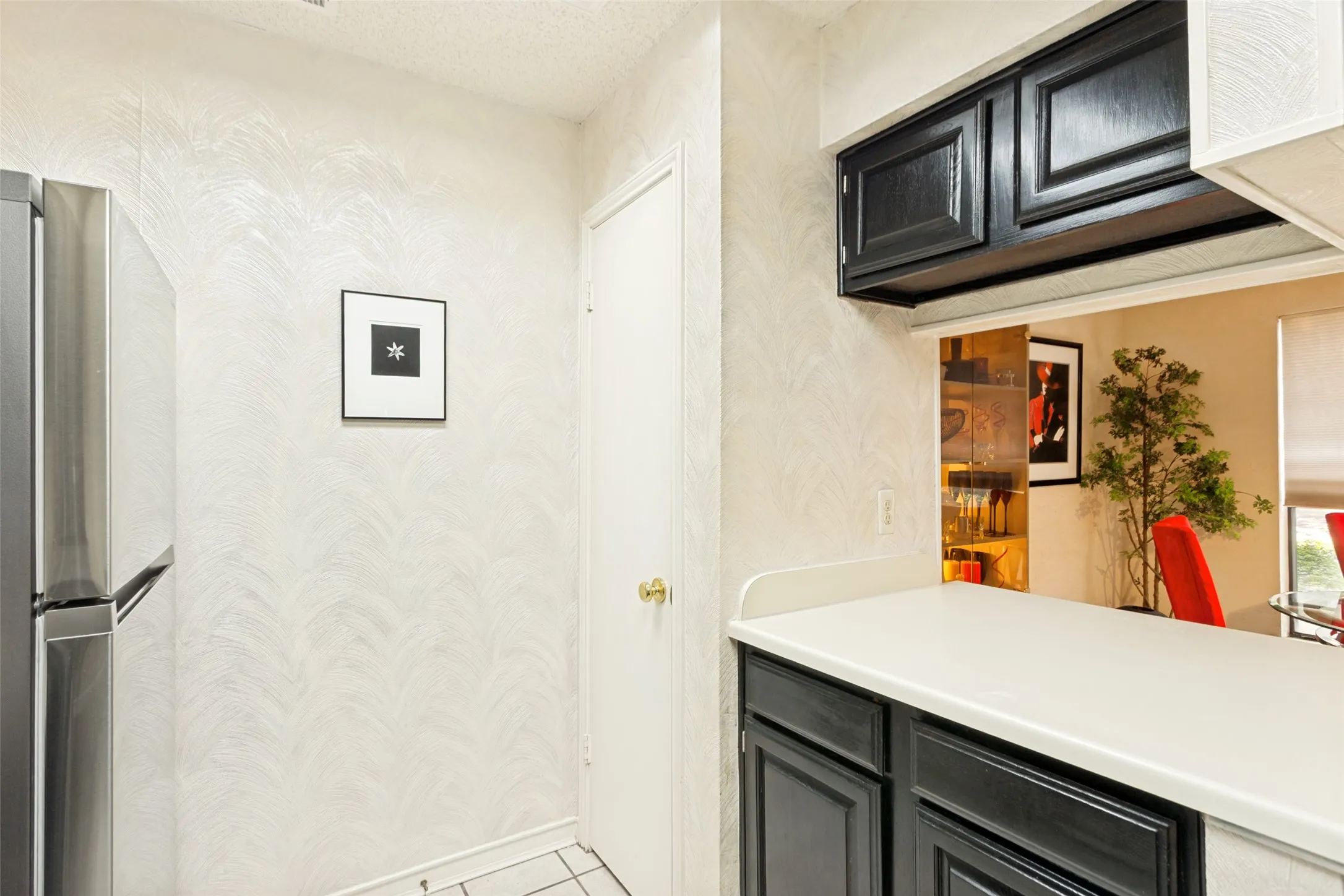 Condominium For Sale in Tarrant County , 2100 Friendly Drive 3014, Arlington, Texas 76011, 2 Bedroom, 2 Bathroom, Garage spaces, 1,229 Sqft, built in 1982, mls#21283418, Real Estate Agent in Arlington, Homes For Sale in Tarrant county, Homes For Sale in Arlington, Realtor in Arlington Texas, Real Estate Brokerage Independent Realty Texas, Luminita Cordes Realtor