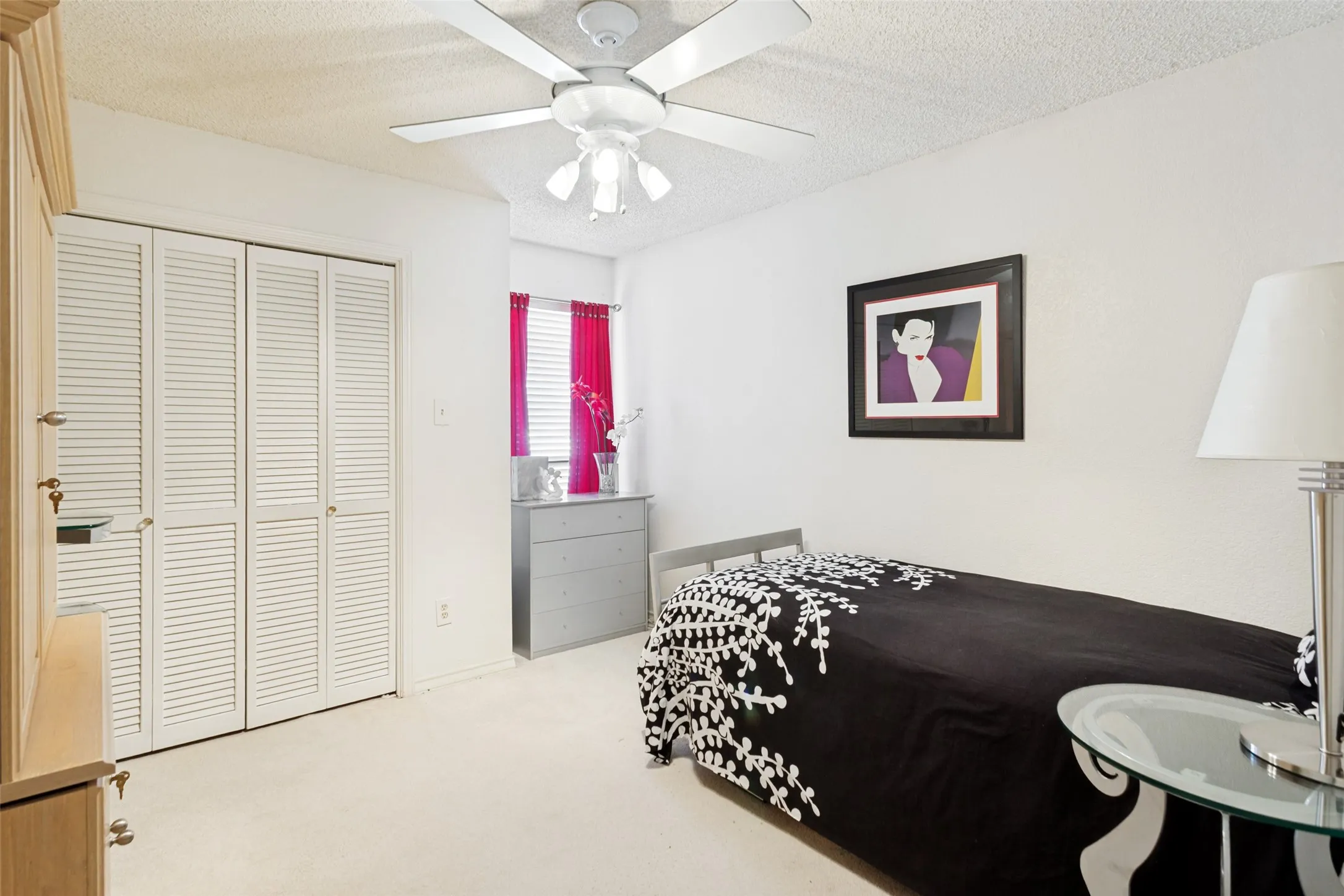 Condominium For Sale in Tarrant County , 2100 Friendly Drive 3014, Arlington, Texas 76011, 2 Bedroom, 2 Bathroom, Garage spaces, 1,229 Sqft, built in 1982, mls#21283418, Real Estate Agent in Arlington, Homes For Sale in Tarrant county, Homes For Sale in Arlington, Realtor in Arlington Texas, Real Estate Brokerage Independent Realty Texas, Luminita Cordes Realtor