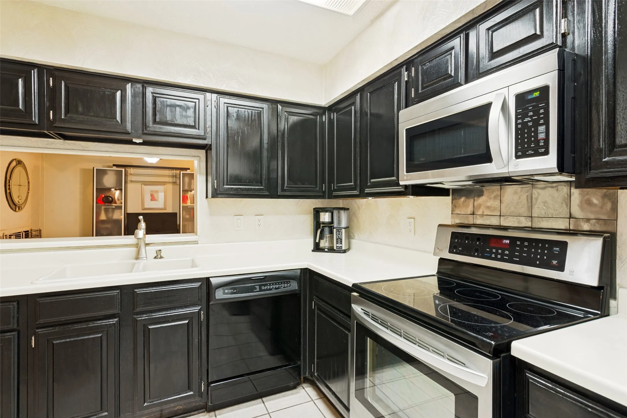 Condominium For Sale in Tarrant County , 2100 Friendly Drive 3014, Arlington, Texas 76011, 2 Bedroom, 2 Bathroom, Garage spaces, 1,229 Sqft, built in 1982, mls#21283418, Real Estate Agent in Arlington, Homes For Sale in Tarrant county, Homes For Sale in Arlington, Realtor in Arlington Texas, Real Estate Brokerage Independent Realty Texas, Luminita Cordes Realtor