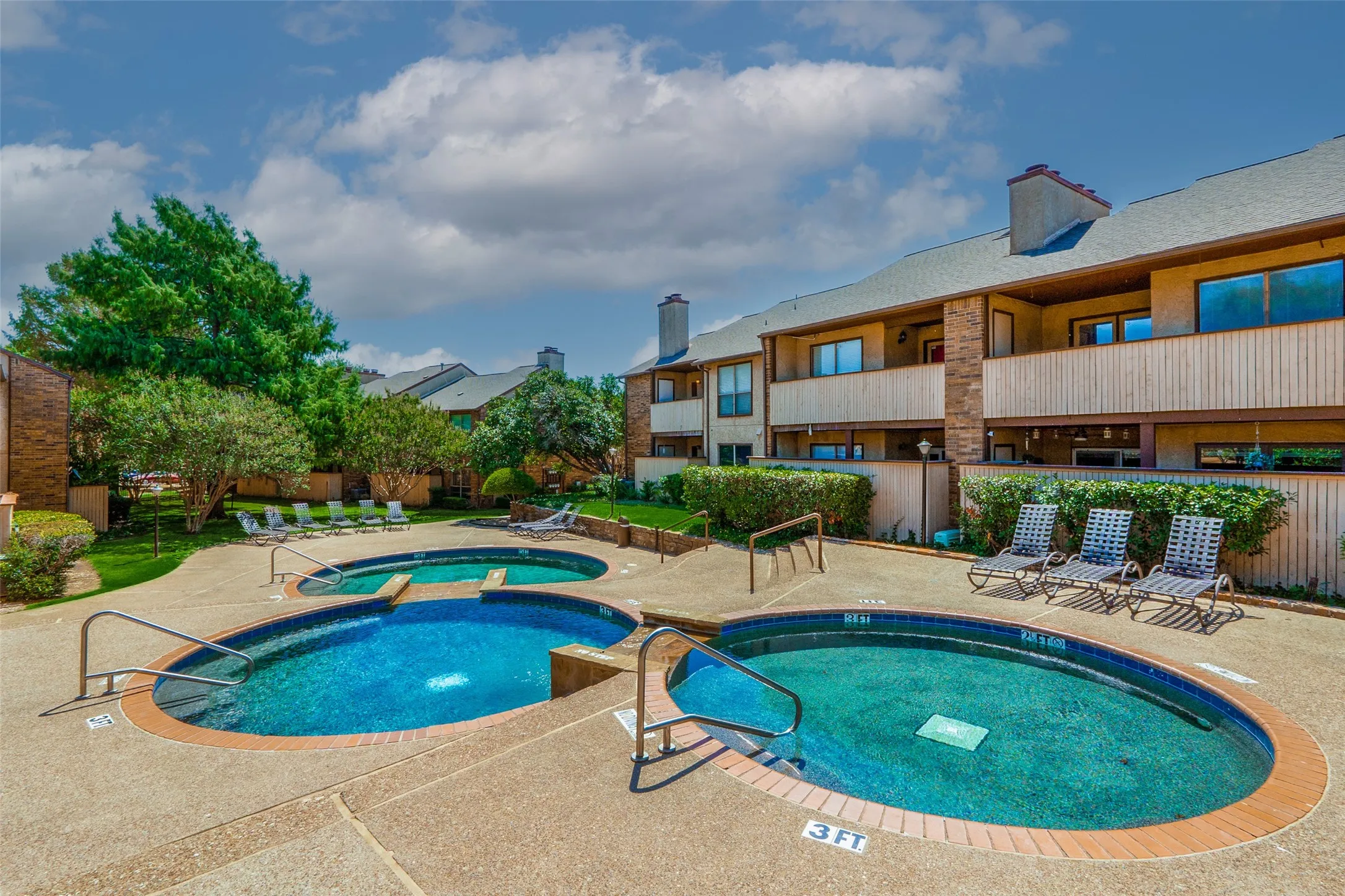 Condominium For Sale in Tarrant County , 2100 Friendly Drive 3014, Arlington, Texas 76011, 2 Bedroom, 2 Bathroom, Garage spaces, 1,229 Sqft, built in 1982, mls#21283418, Real Estate Agent in Arlington, Homes For Sale in Tarrant county, Homes For Sale in Arlington, Realtor in Arlington Texas, Real Estate Brokerage Independent Realty Texas, Luminita Cordes Realtor