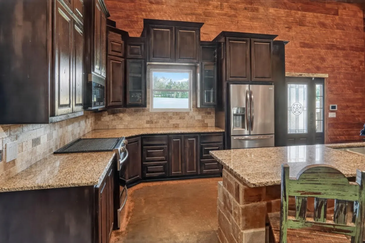 Single Family Residence For Sale in Lamar County , 1524 County Road 34520, Sumner, Texas 75486, 2 Bedroom, 2 Bathroom, 4 Garage spaces, 1,560 Sqft, built in 2016, mls#21251045, Real Estate Agent in Sumner, Homes For Sale in Lamar county, Homes For Sale in Sumner, Realtor in Sumner Texas, Real Estate Brokerage Independent Realty Texas, Luminita Cordes Realtor