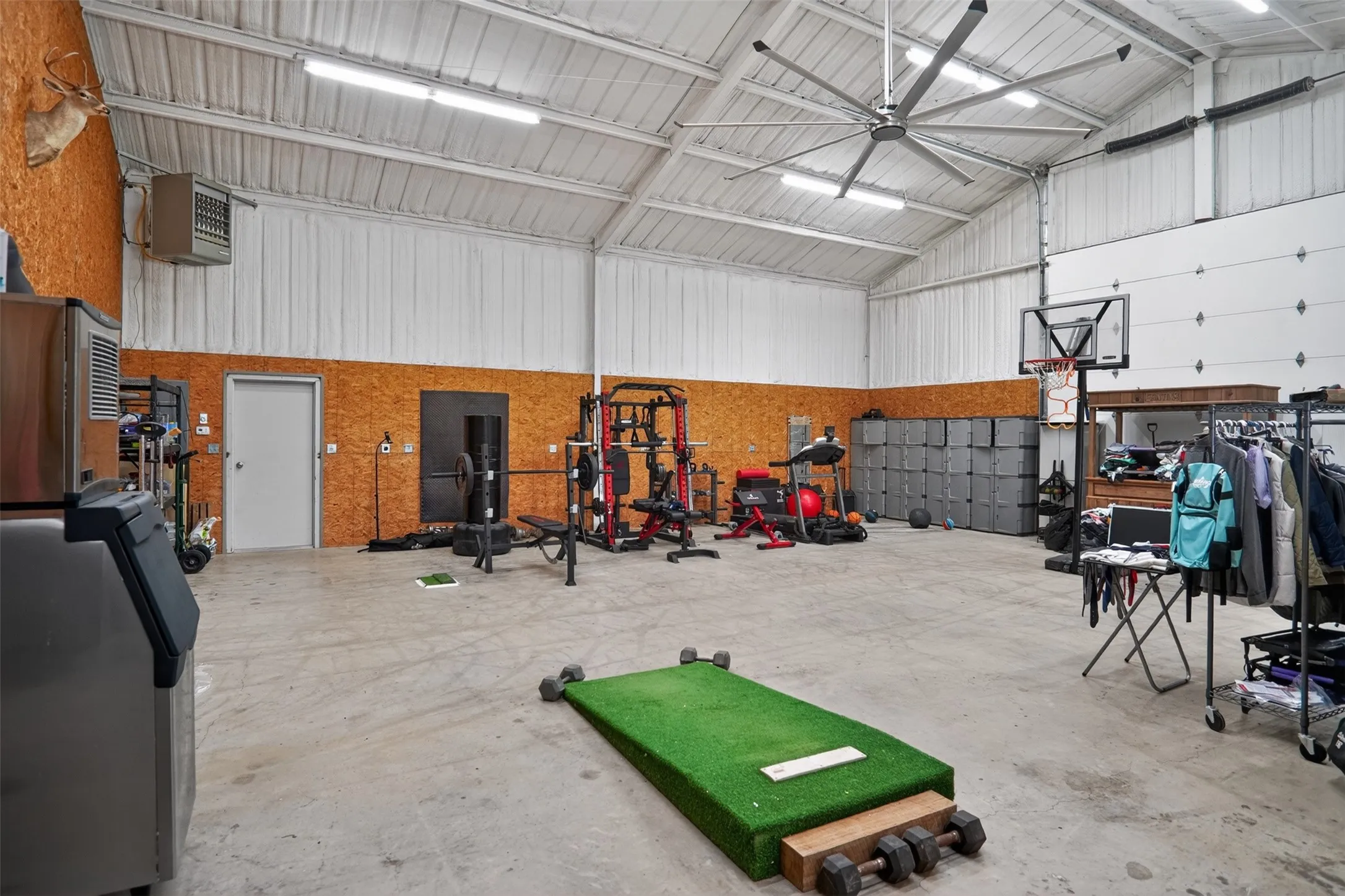 Attached 40x40 shop with 14 ft walls