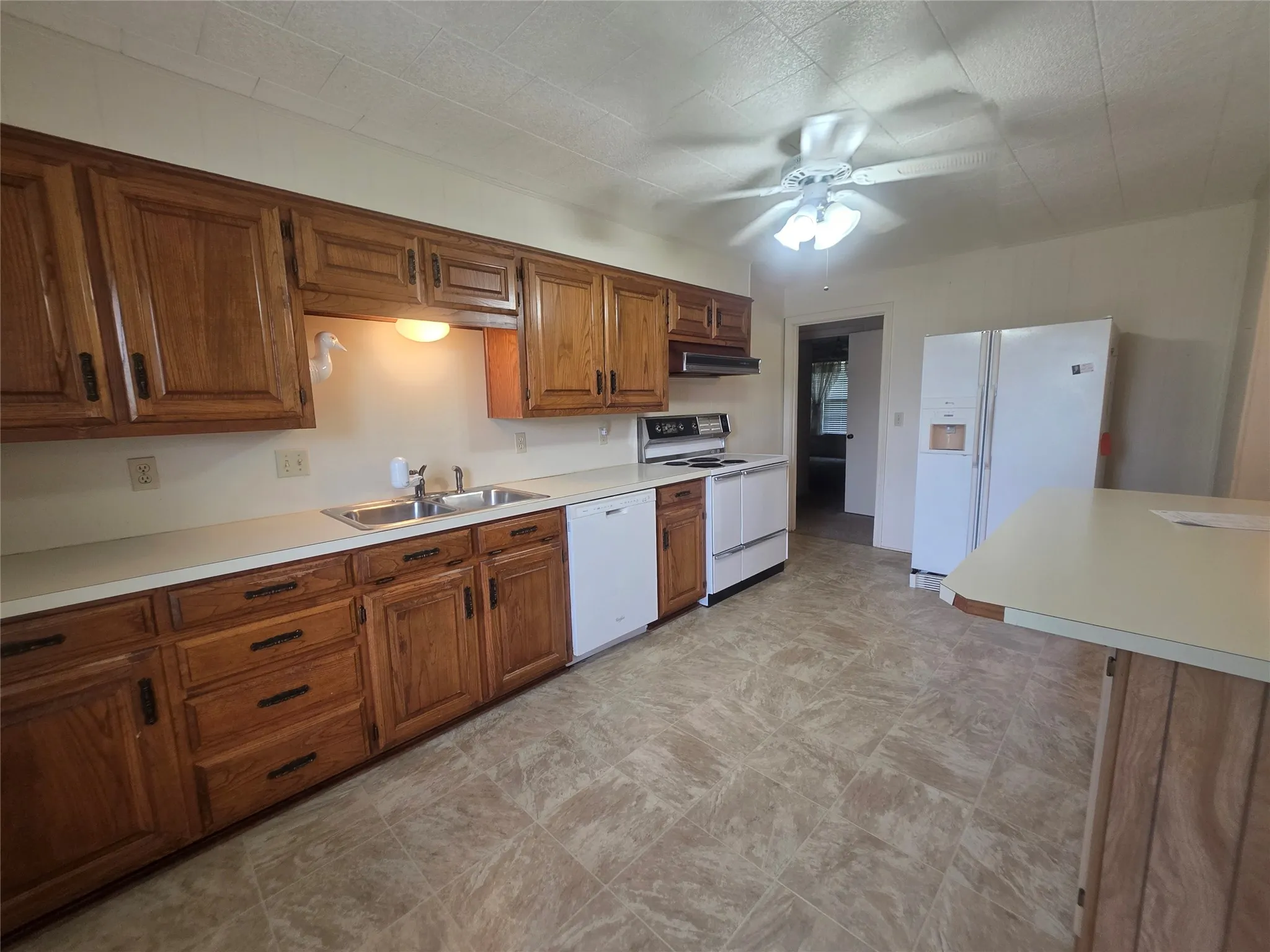 Single Family Residence For Sale in Young County , 1213 Hillcrest Drive, Graham, Texas 76450, 3 Bedrooms, 2 Bathrooms, 1 Garage spaces, 1,414 Sqft, built in 1955, Price $229,900, mls#21285258, Real Estate Agent in Graham, Homes For Sale in Young county, Homes For Sale in Graham, Realtor in Graham Texas, Real Estate Brokerage Independent Realty Texas, Luminita Cordes Realtor