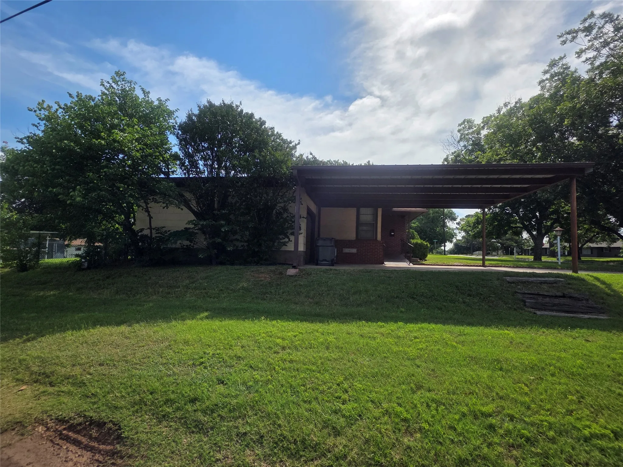 Single Family Residence For Sale in Young County , 1213 Hillcrest Drive, Graham, Texas 76450, 3 Bedrooms, 2 Bathrooms, 1 Garage spaces, 1,414 Sqft, built in 1955, Price $229,900, mls#21285258, Real Estate Agent in Graham, Homes For Sale in Young county, Homes For Sale in Graham, Realtor in Graham Texas, Real Estate Brokerage Independent Realty Texas, Luminita Cordes Realtor
