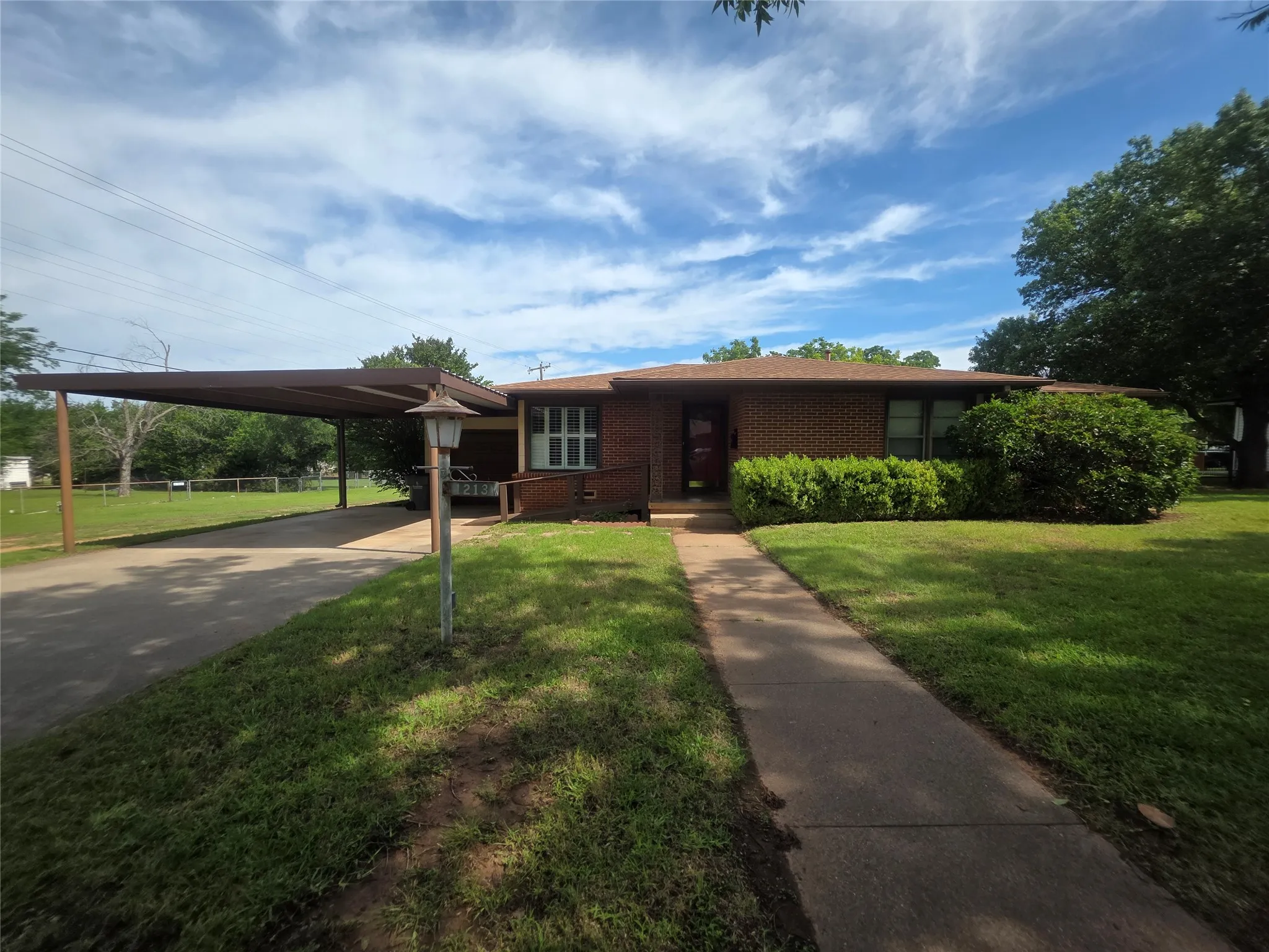 Single Family Residence For Sale in Young County , 1213 Hillcrest Drive, Graham, Texas 76450, 3 Bedrooms, 2 Bathrooms, 1 Garage spaces, 1,414 Sqft, built in 1955, Price $229,900, mls#21285258, Real Estate Agent in Graham, Homes For Sale in Young county, Homes For Sale in Graham, Realtor in Graham Texas, Real Estate Brokerage Independent Realty Texas, Luminita Cordes Realtor