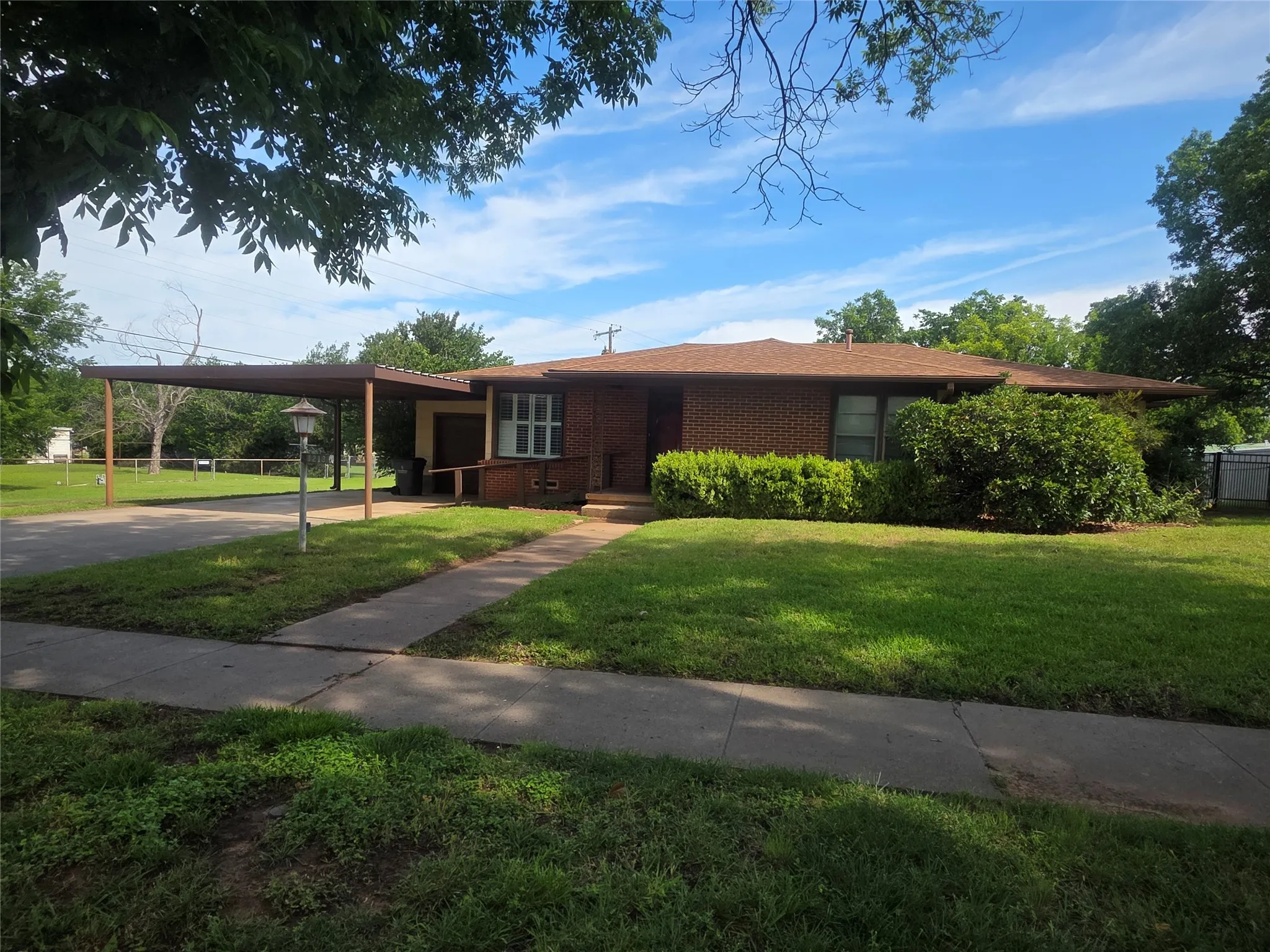 Single Family Residence For Sale in Young County , 1213 Hillcrest Drive, Graham, Texas 76450, 3 Bedrooms, 2 Bathrooms, 1 Garage spaces, 1,414 Sqft, built in 1955, Price $229,900, mls#21285258, Real Estate Agent in Graham, Homes For Sale in Young county, Homes For Sale in Graham, Realtor in Graham Texas, Real Estate Brokerage Independent Realty Texas, Luminita Cordes Realtor